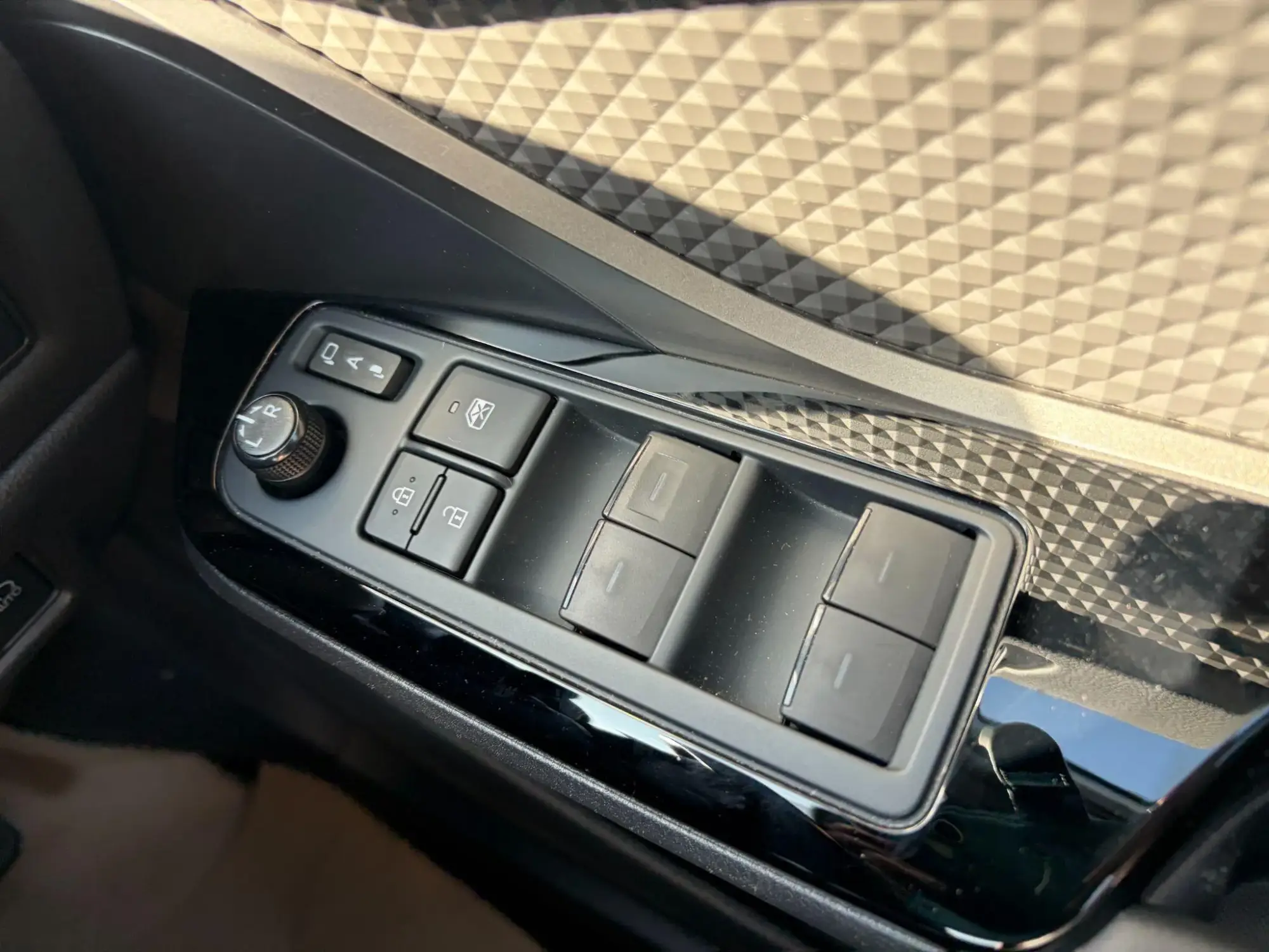 Toyota C-HR Self-Charging Hybrid Image 10