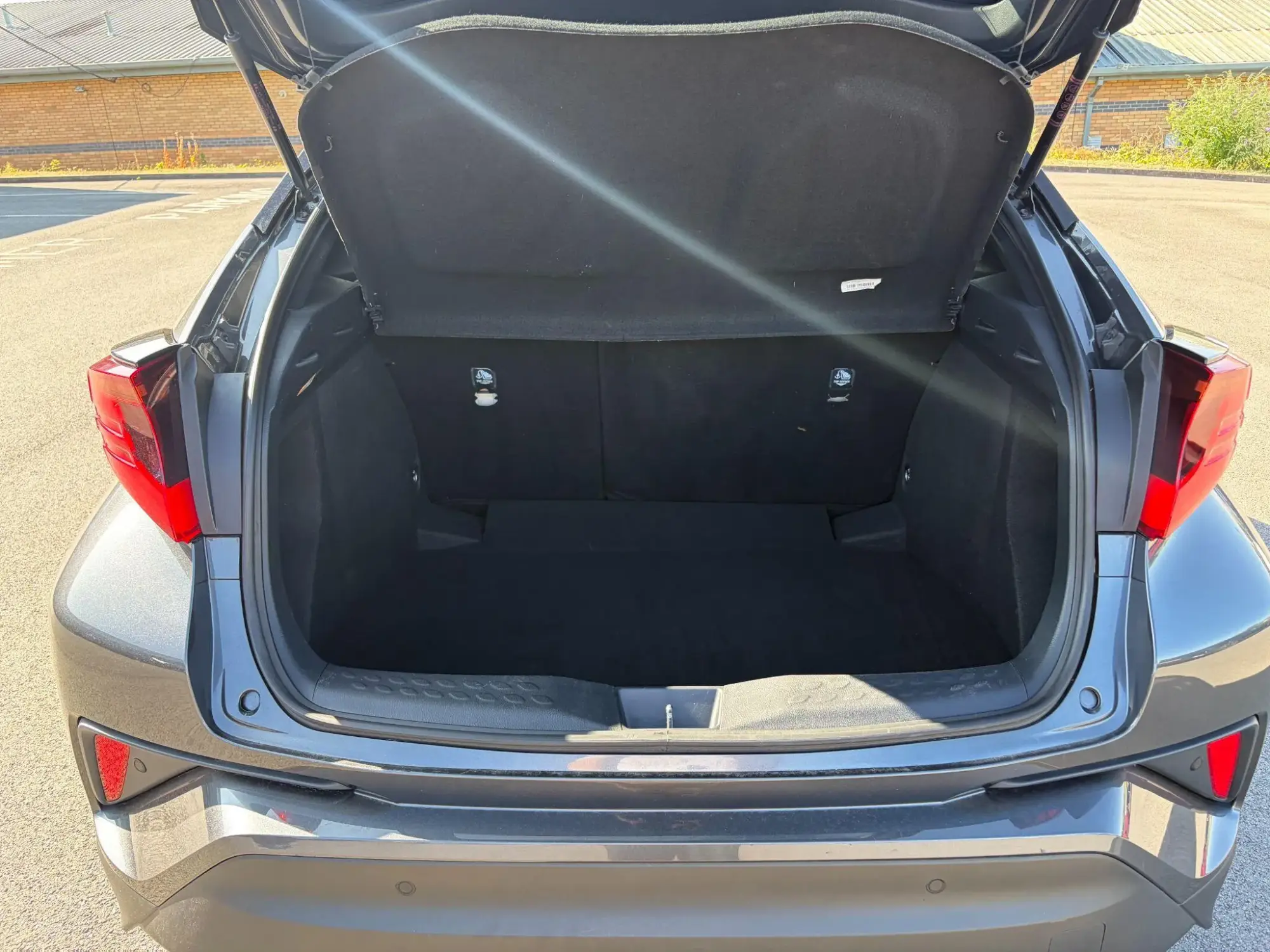 Toyota C-HR Self-Charging Hybrid Image 24