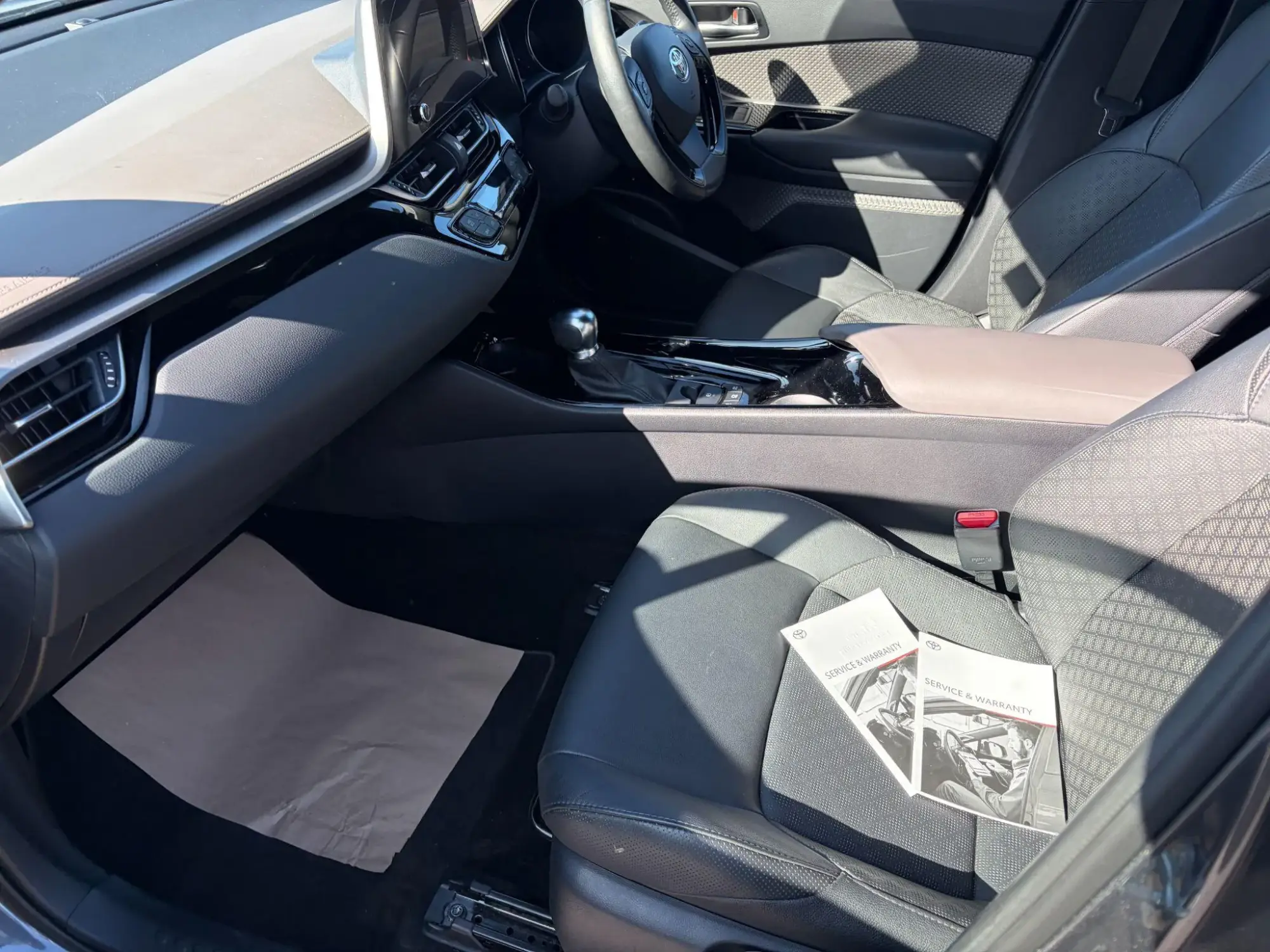 Toyota C-HR Self-Charging Hybrid Image 25