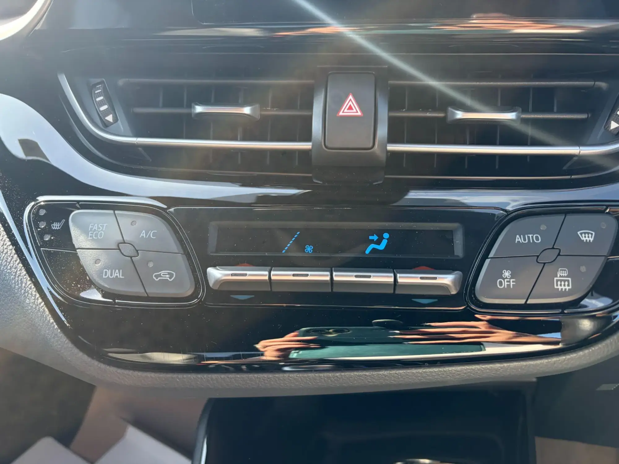 Toyota C-HR Self-Charging Hybrid Image 27