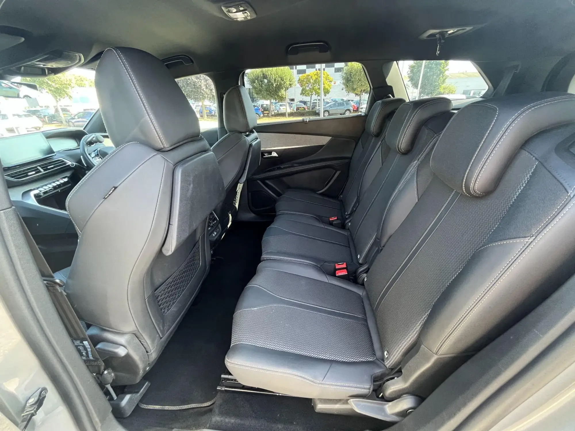 Peugeot 5008 Image 18