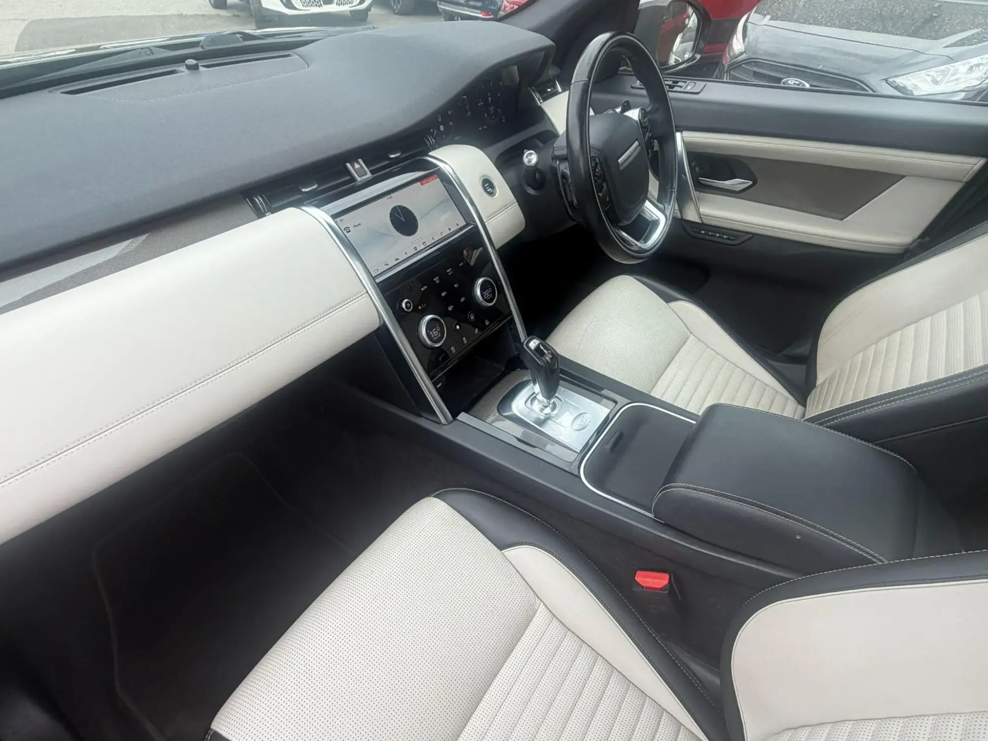 Land Rover Discovery Sport Image 9 Land Rover Discovery Sport Image 9