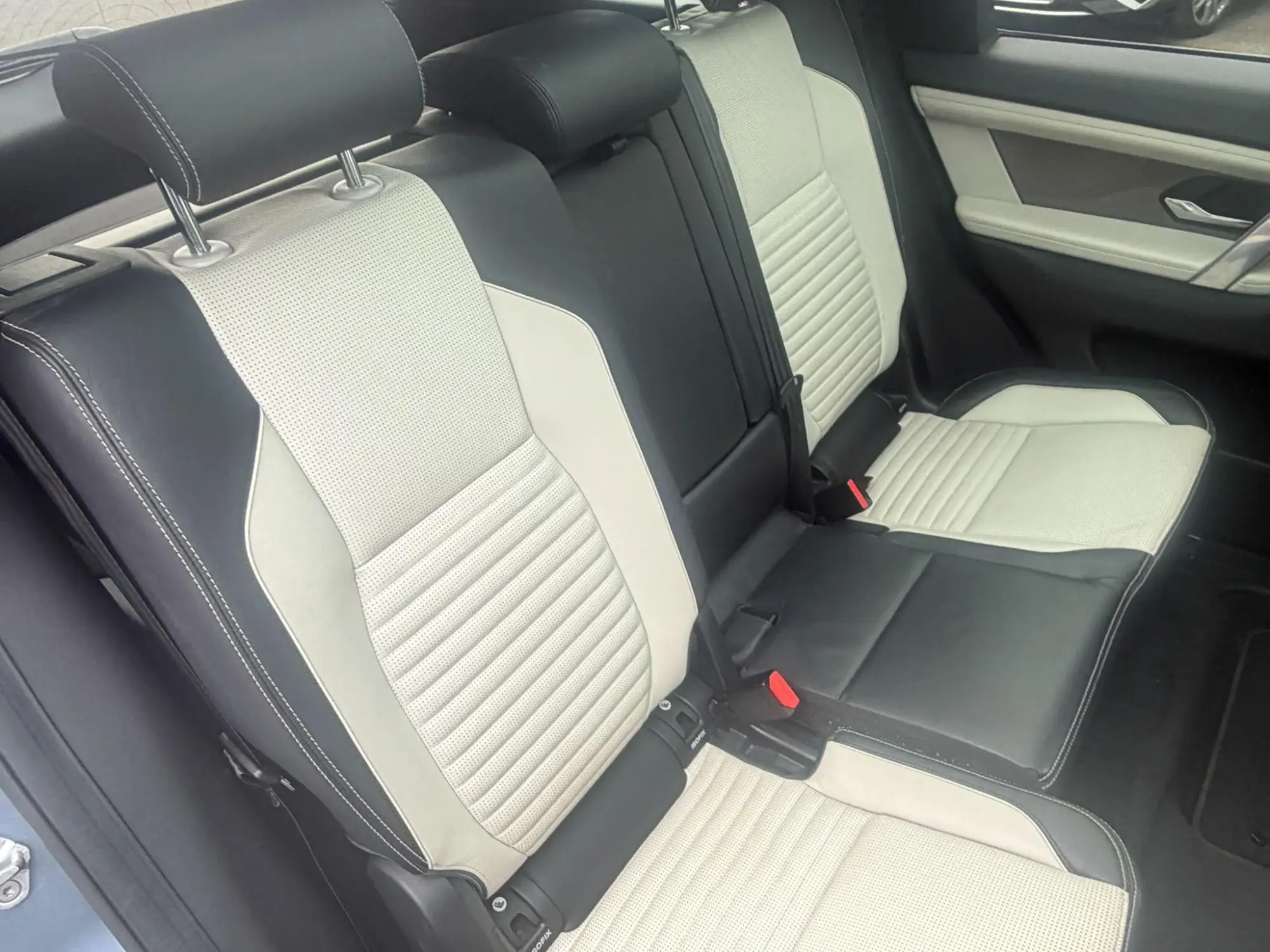 Land Rover Discovery Sport Image 12 Land Rover Discovery Sport Image 12
