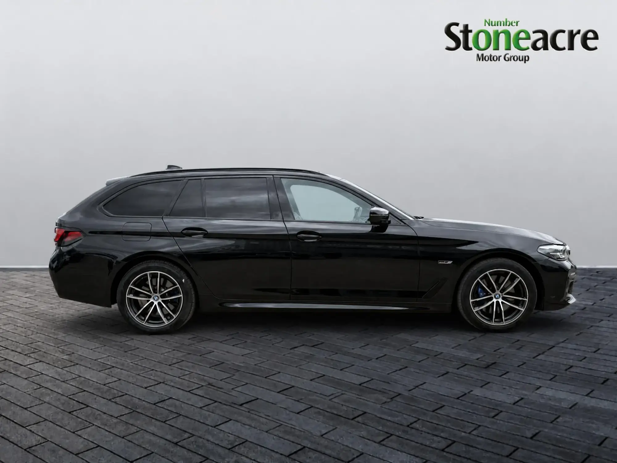 BMW 5 Series Image 2 BMW 5 Series Image 2