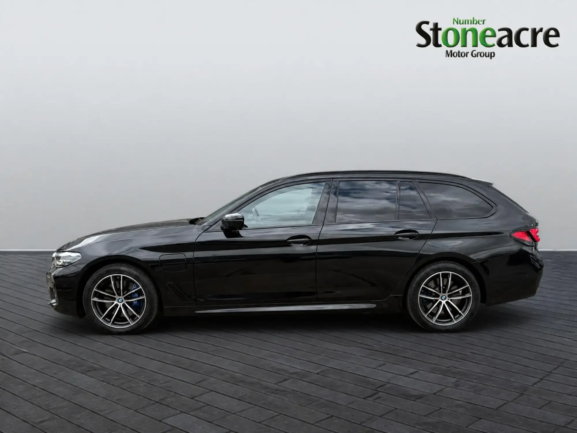 BMW 5 Series Image 6 BMW 5 Series Image 6