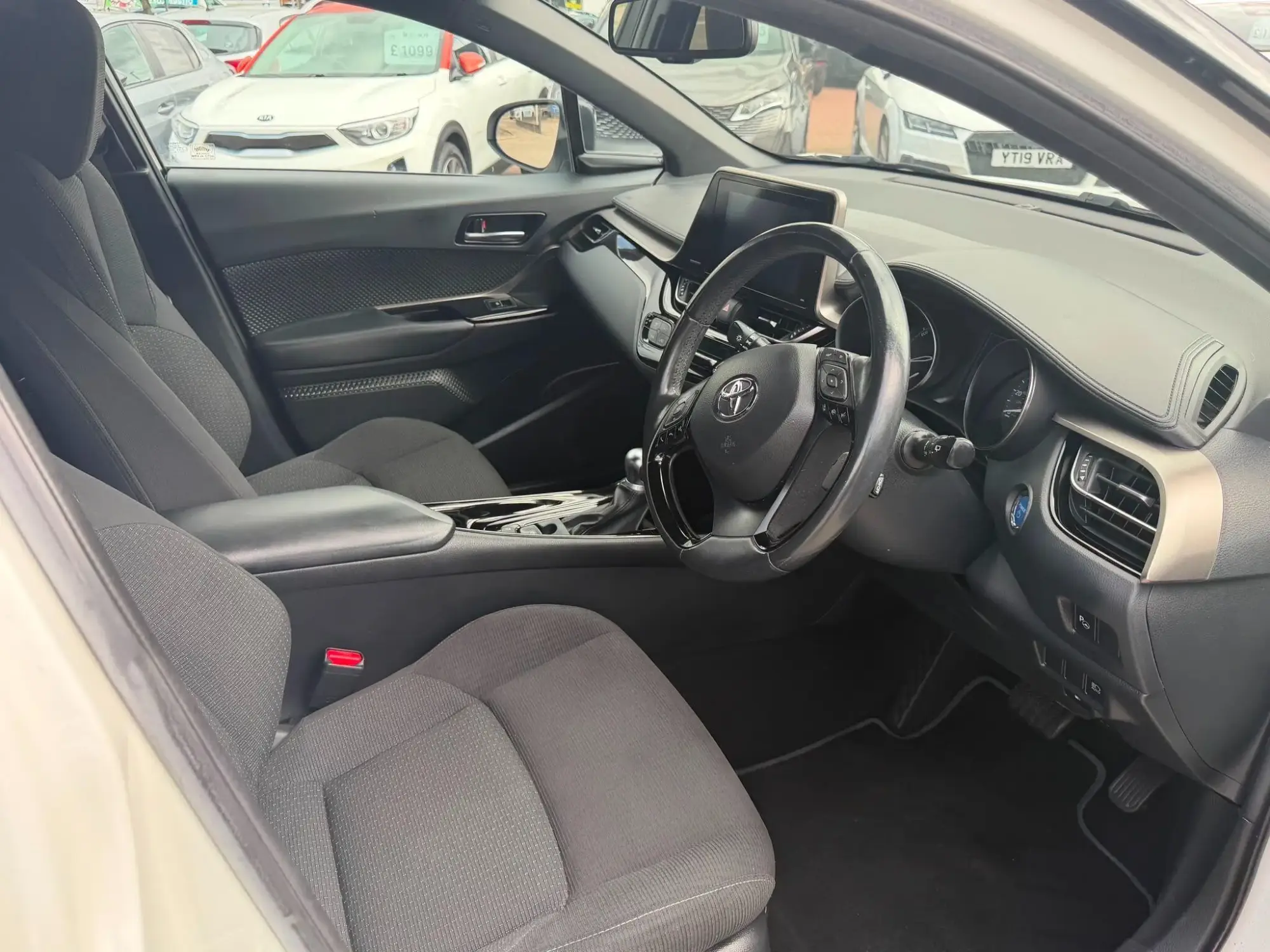 Toyota C-HR Self-Charging Hybrid Image 12