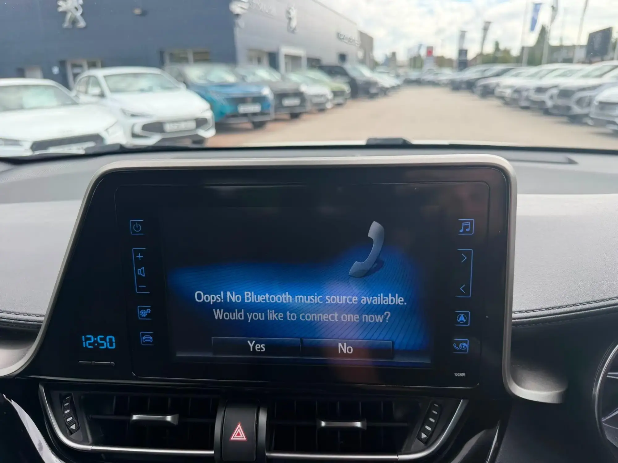 Toyota C-HR Self-Charging Hybrid Image 25