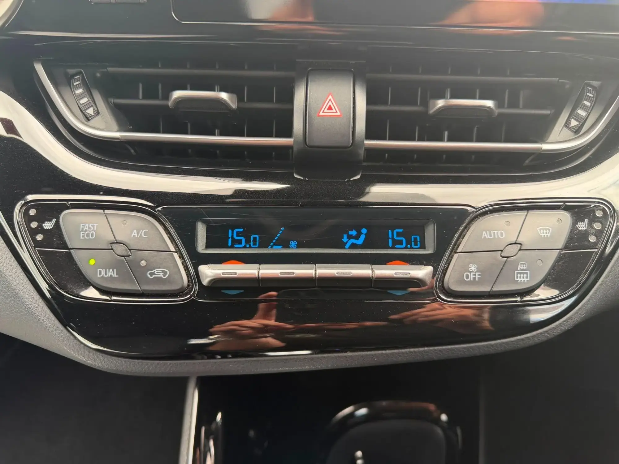 Toyota C-HR Self-Charging Hybrid Image 28