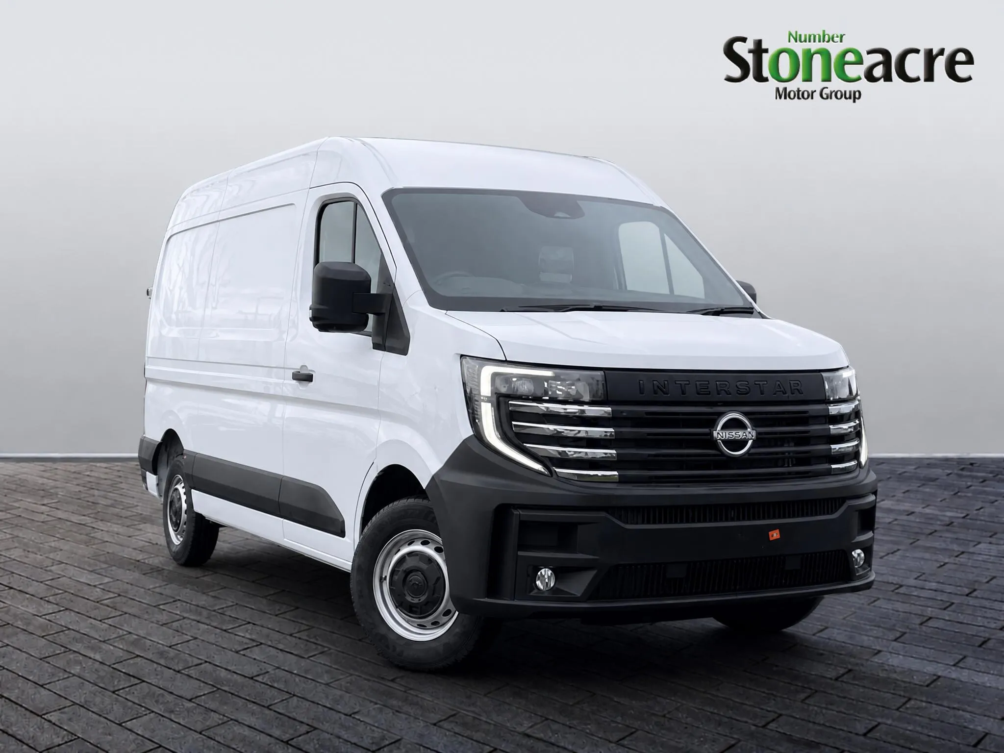 Nissan Interstar undefined 2.0 dCi 35 Acenta L2 Medium Roof Euro 6 (s/s) 4dr