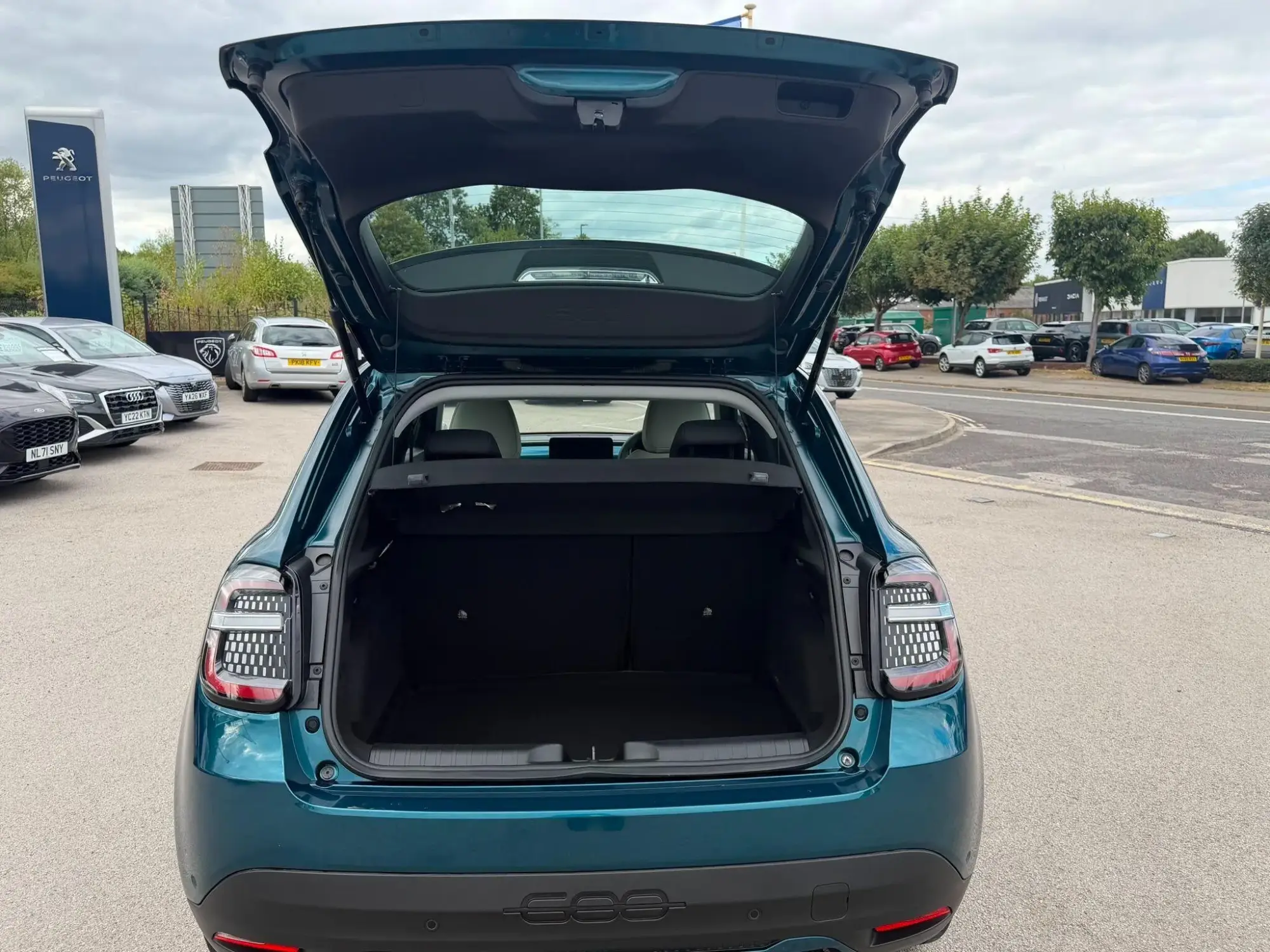 Fiat 600 Petrol Image 9 Fiat 600 Petrol Image 9