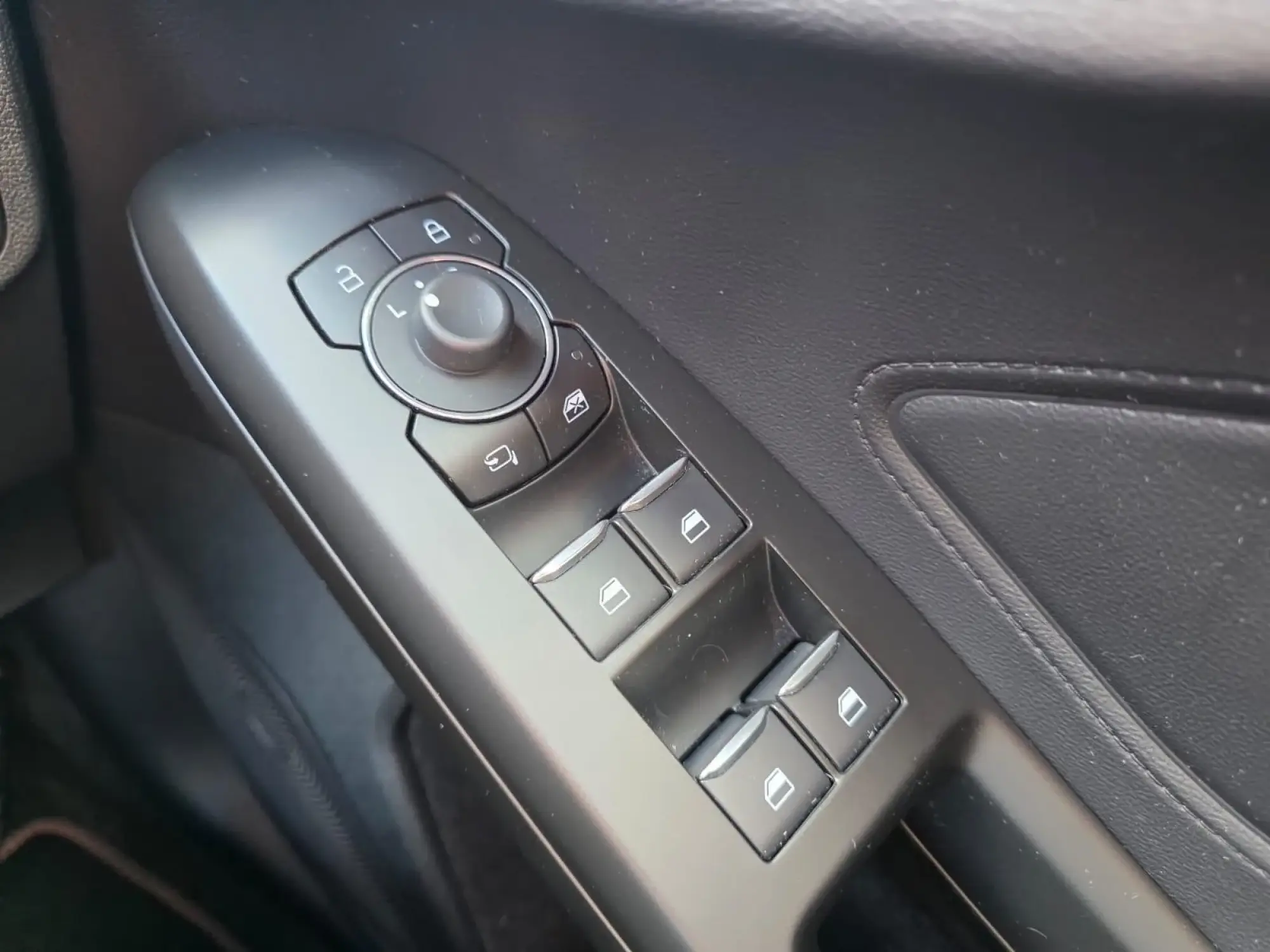 Ford Focus Image 11