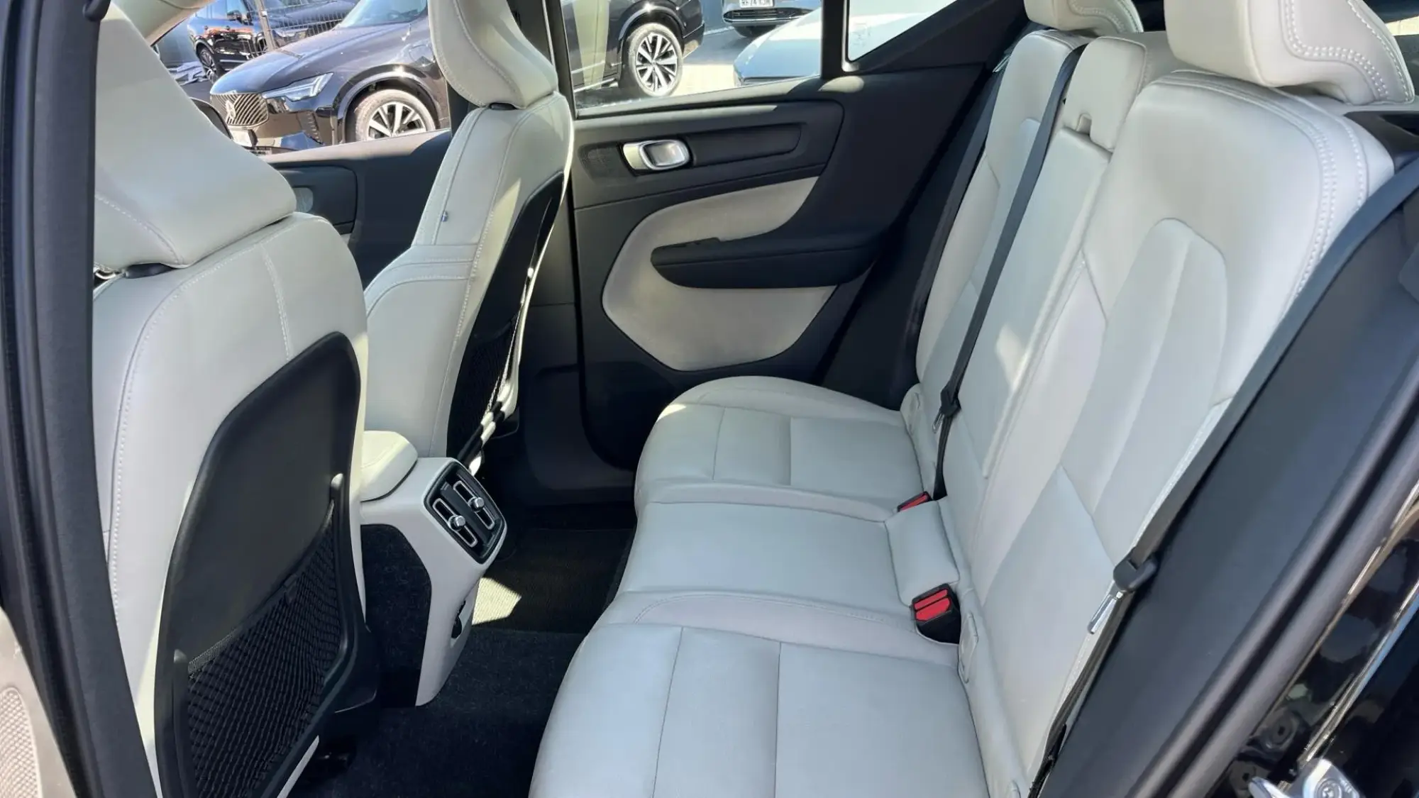 Volvo XC40 Image 32