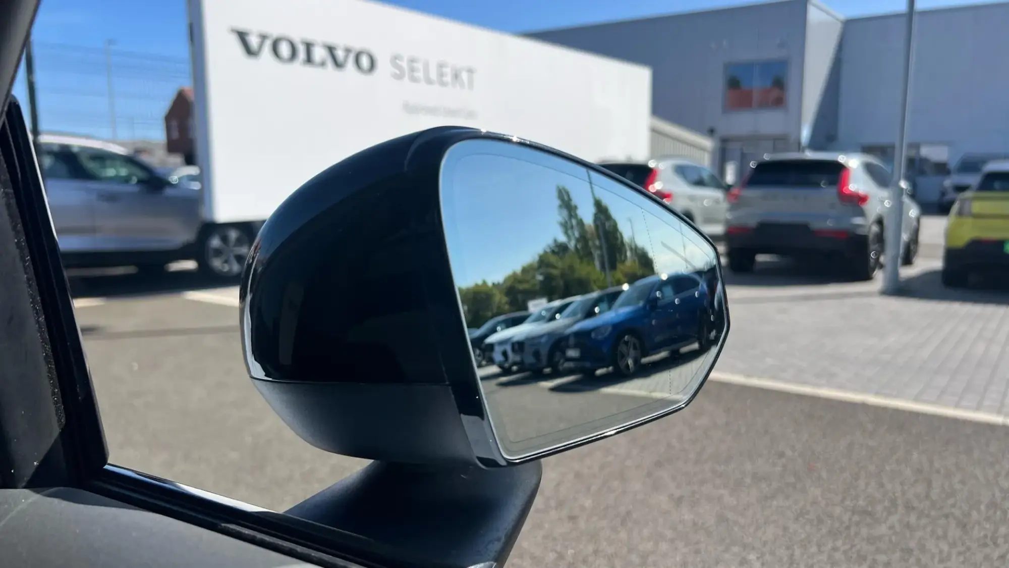 Volvo EX30 Image 32
