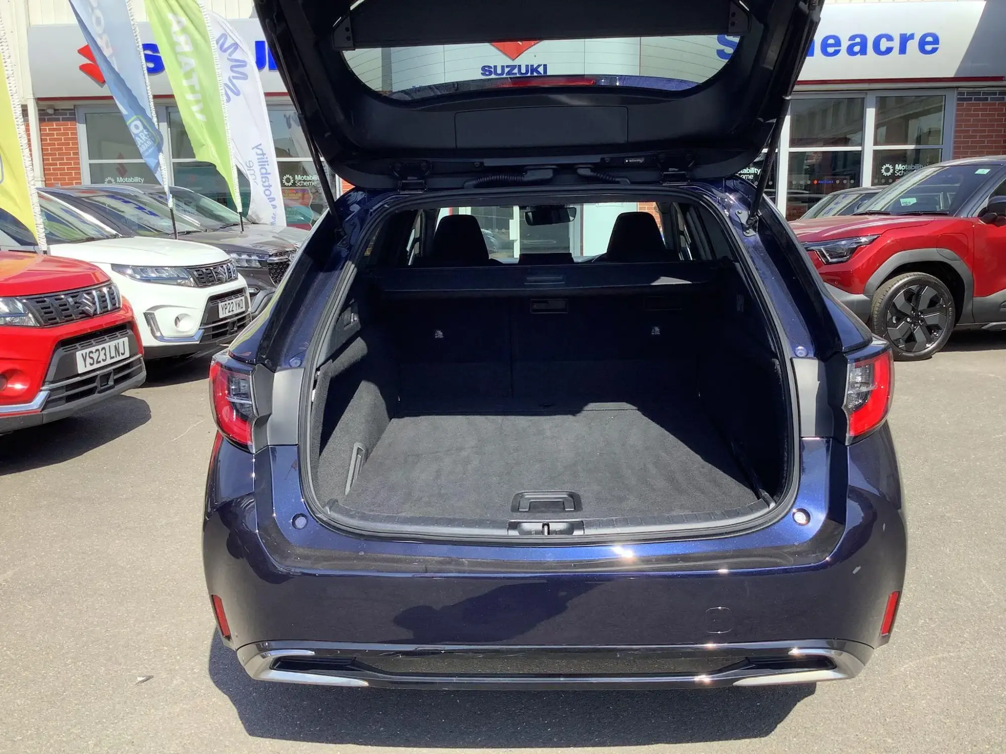 Suzuki Swace Image 9