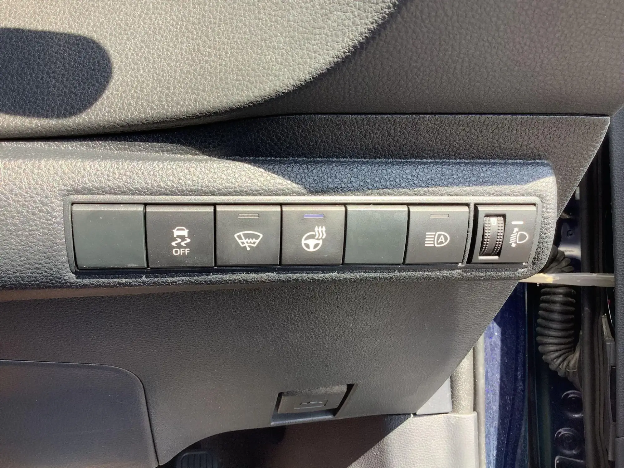 Suzuki Swace Image 11