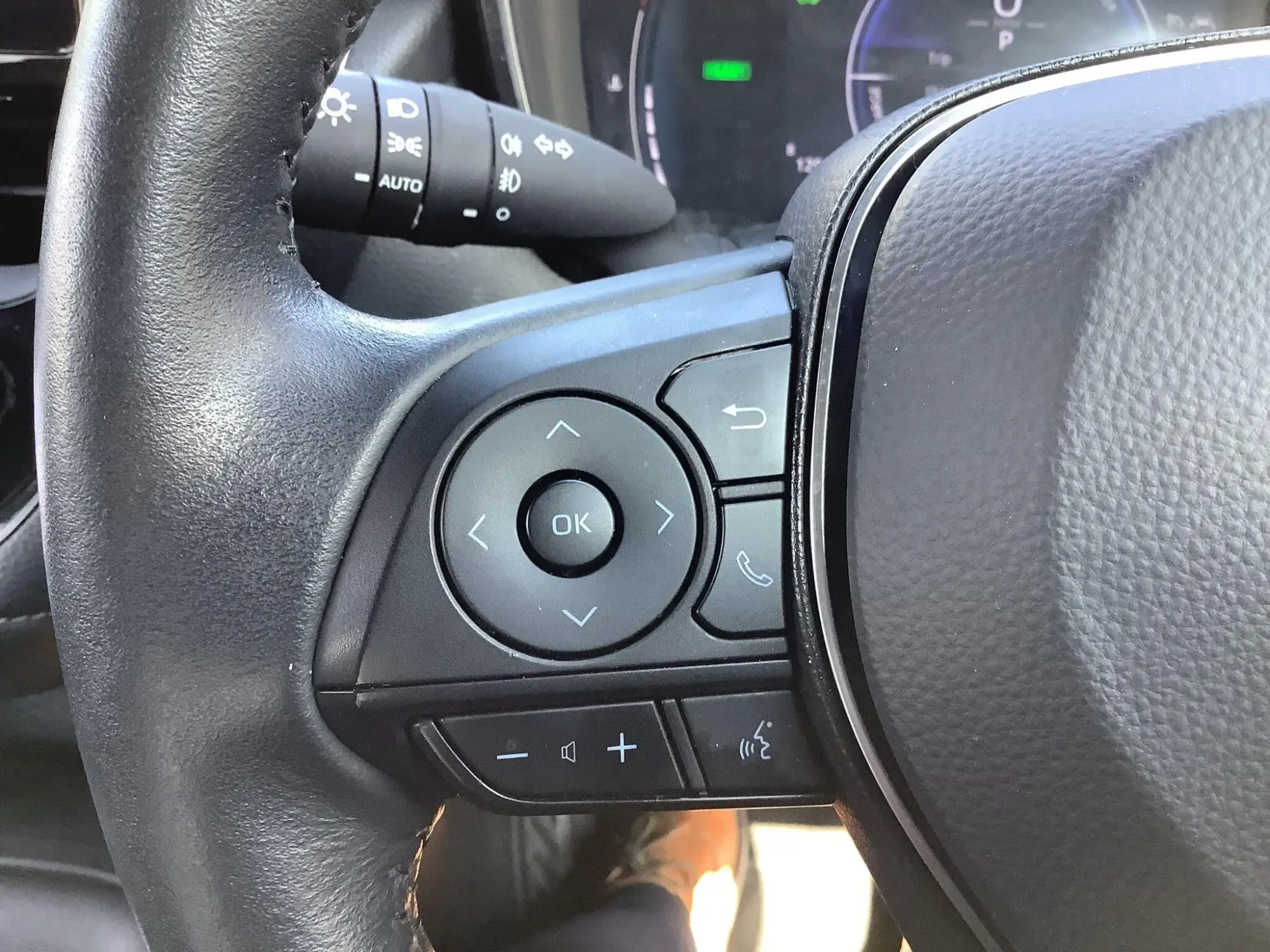 Suzuki Swace Image 16