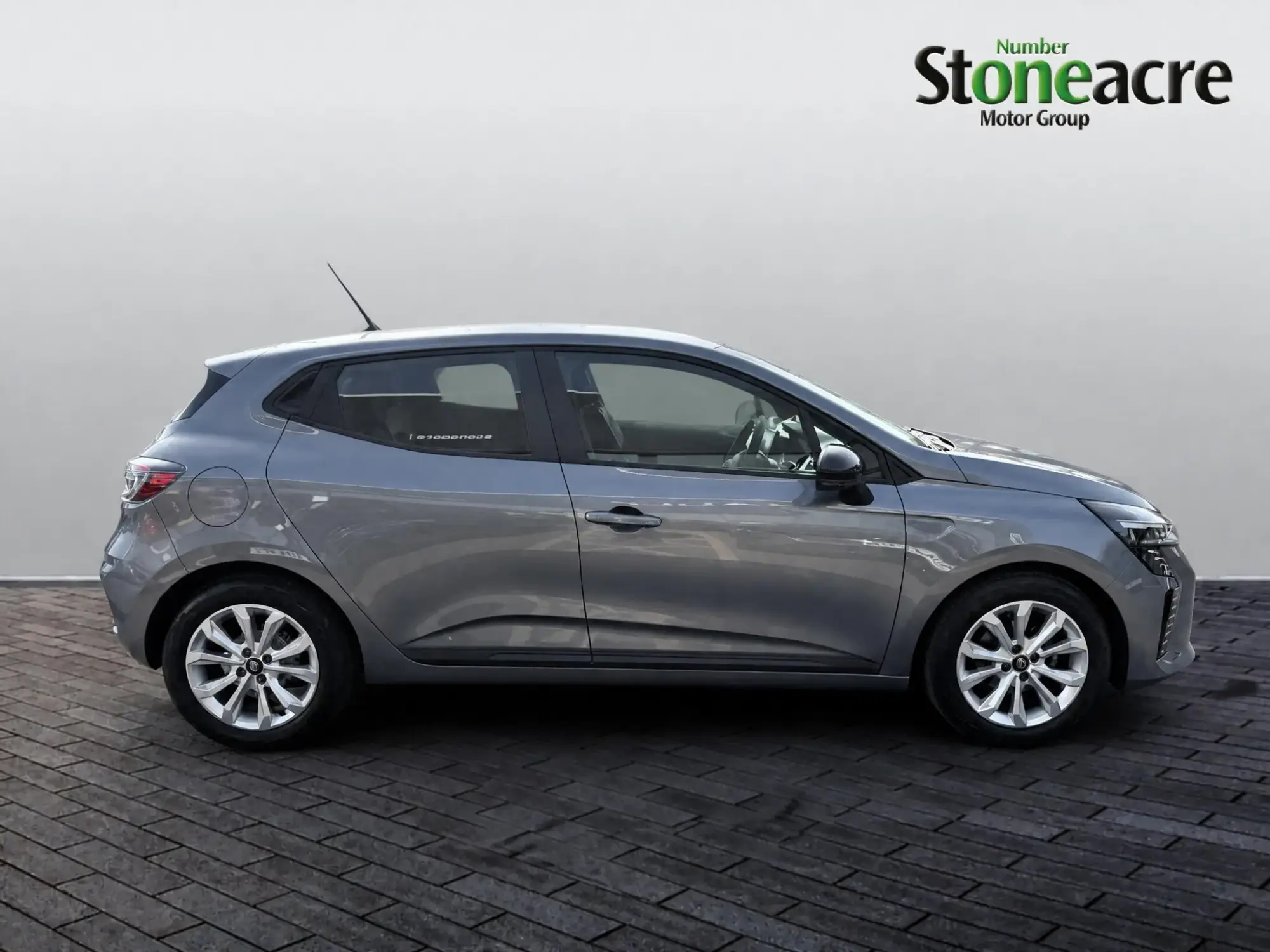 Renault Clio 1.0 TCe 90 Evolution 5dr YS75URG Image 2