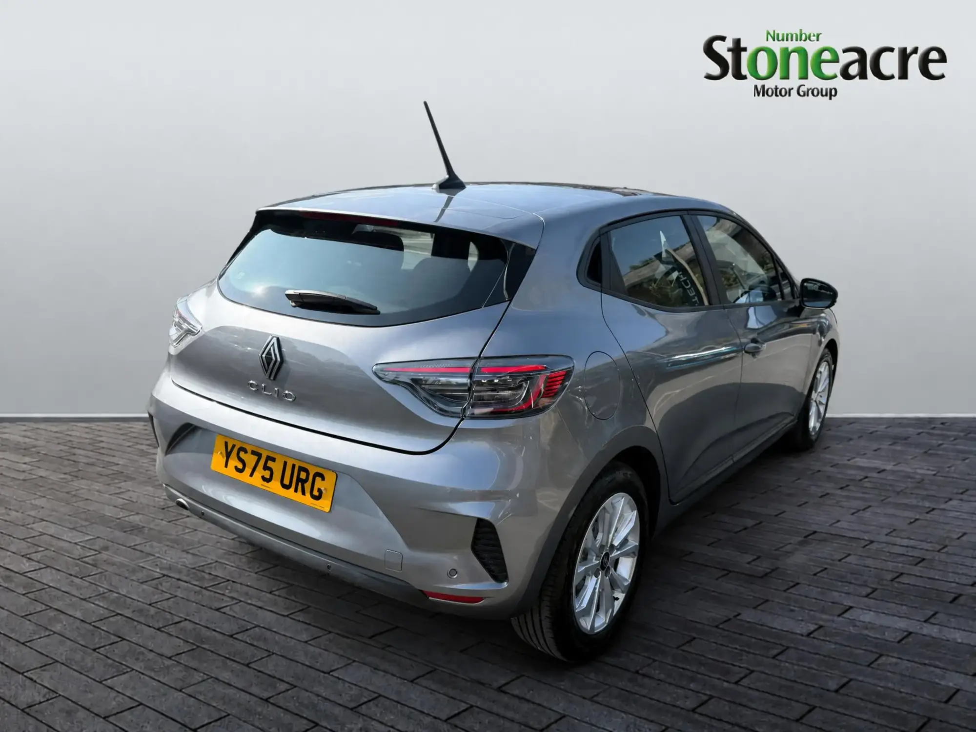 Renault Clio 1.0 TCe 90 Evolution 5dr YS75URG Image 3