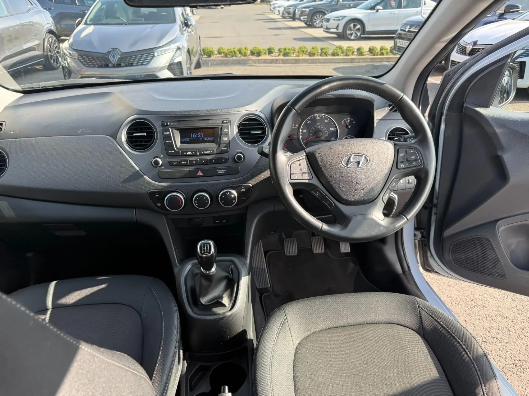 Hyundai i10 Image 11 Hyundai i10 Image 11