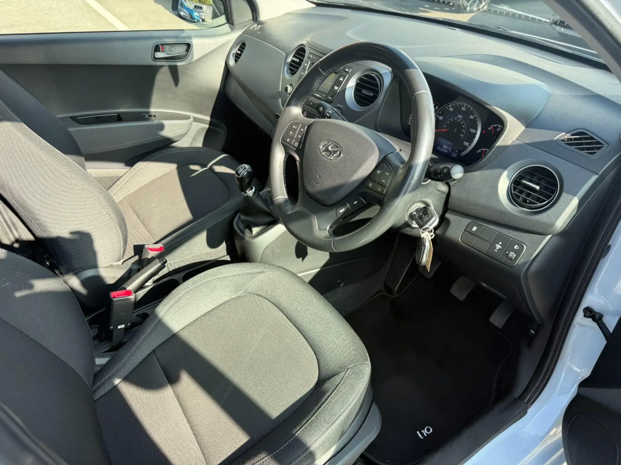 Hyundai i10 Image 12 Hyundai i10 Image 12