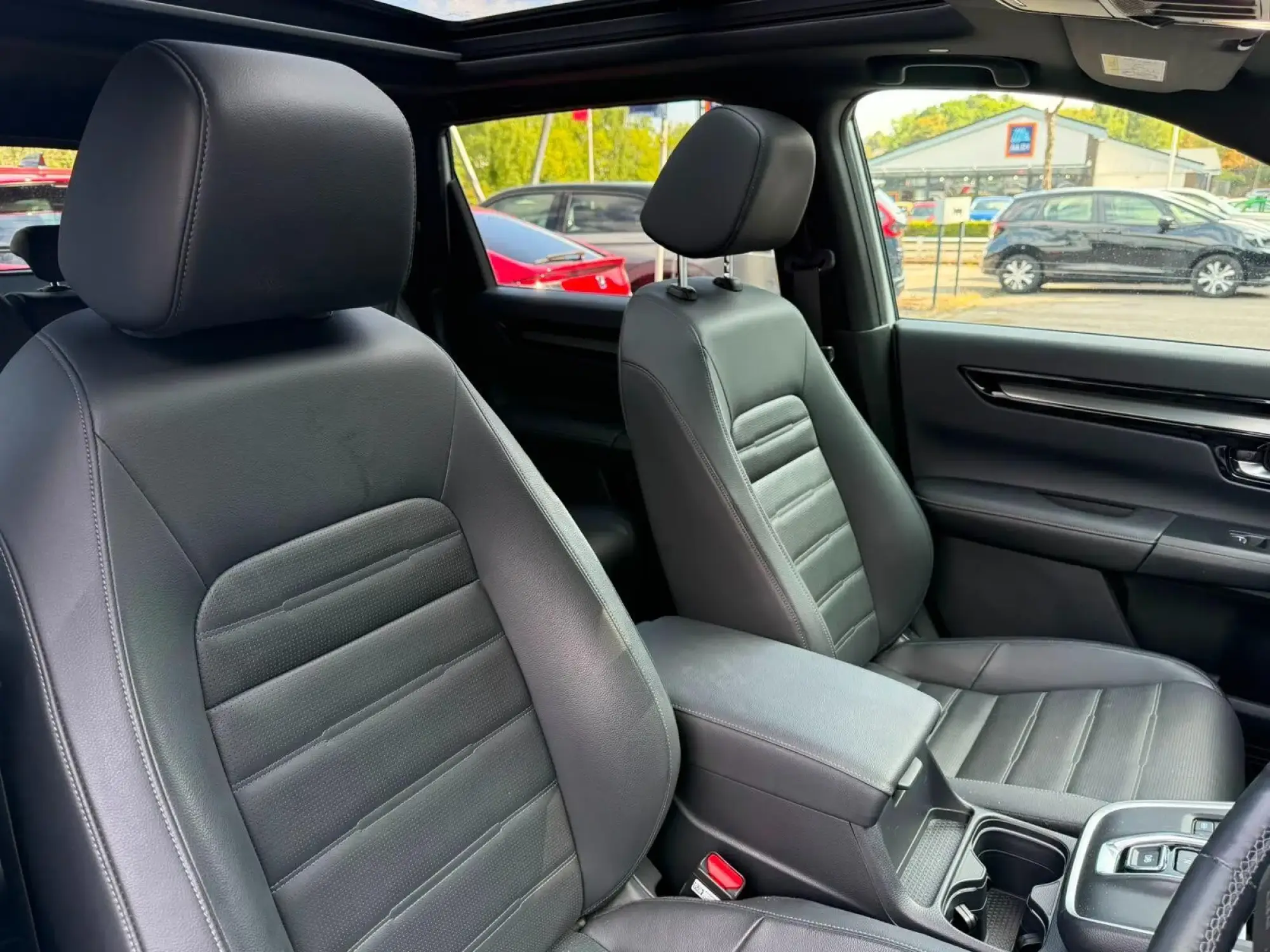 Honda CR-V Plug-in Hybrid Image 12