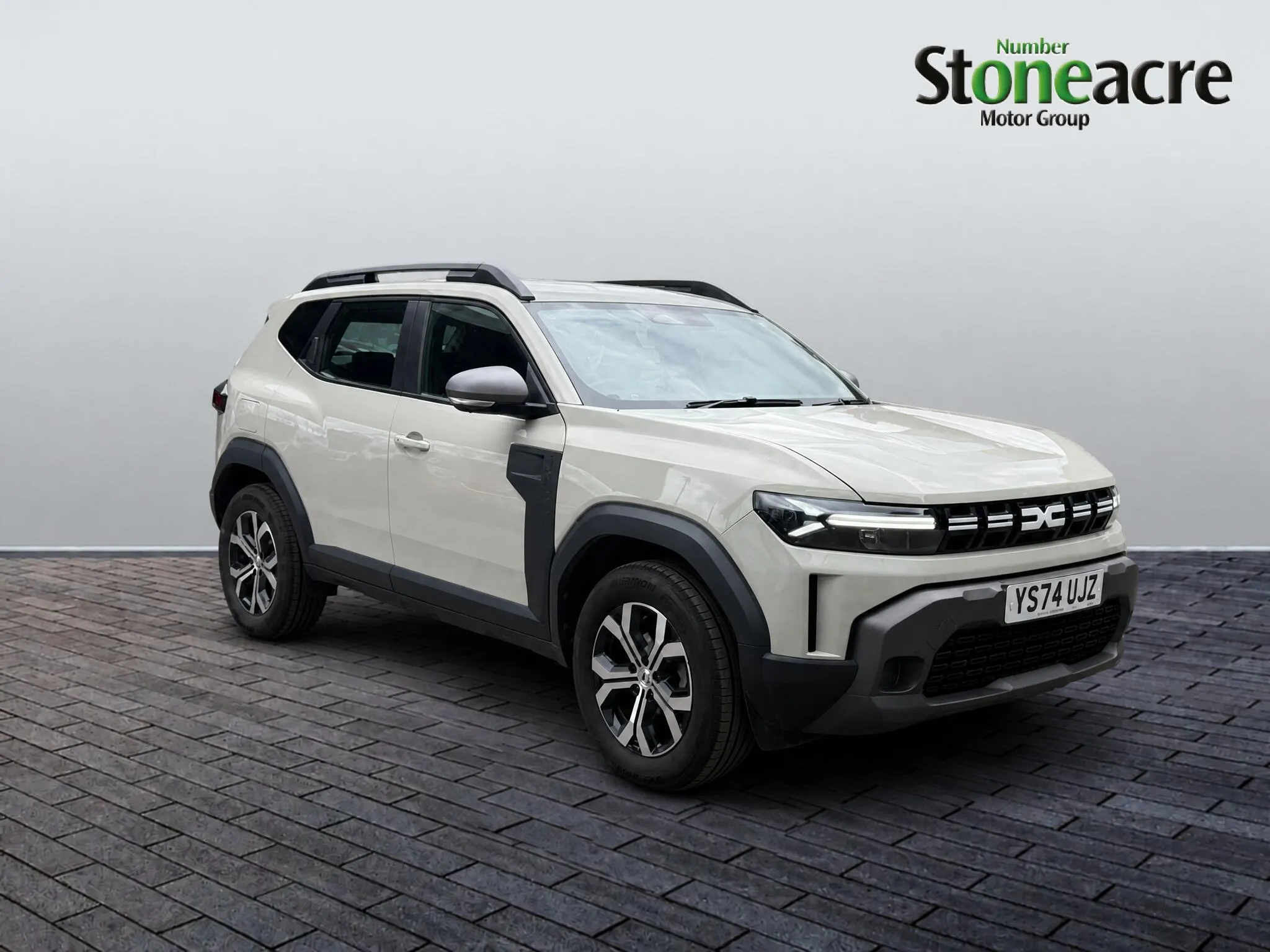 Dacia Duster listing photo