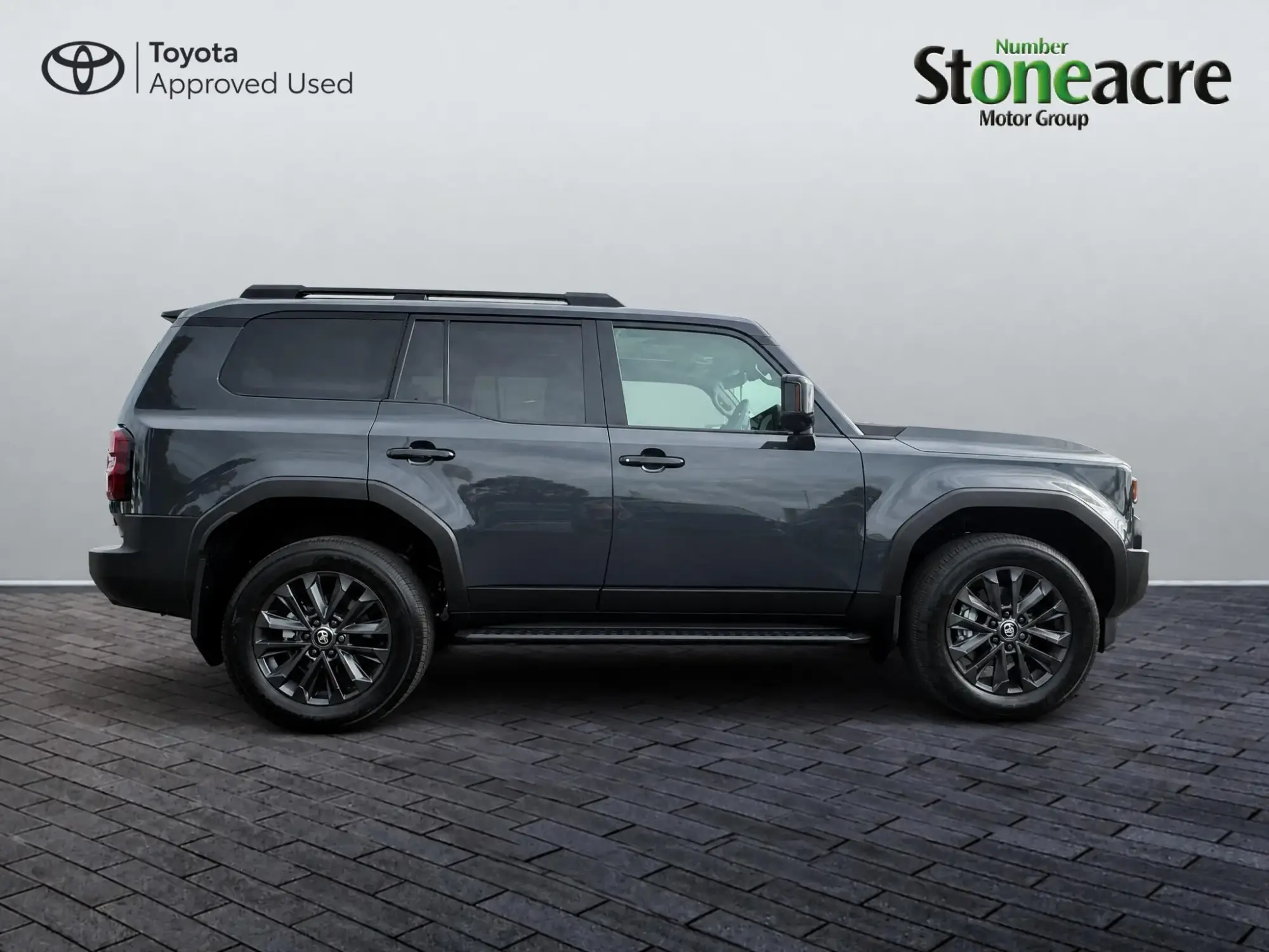 Toyota Land Cruiser Image 2