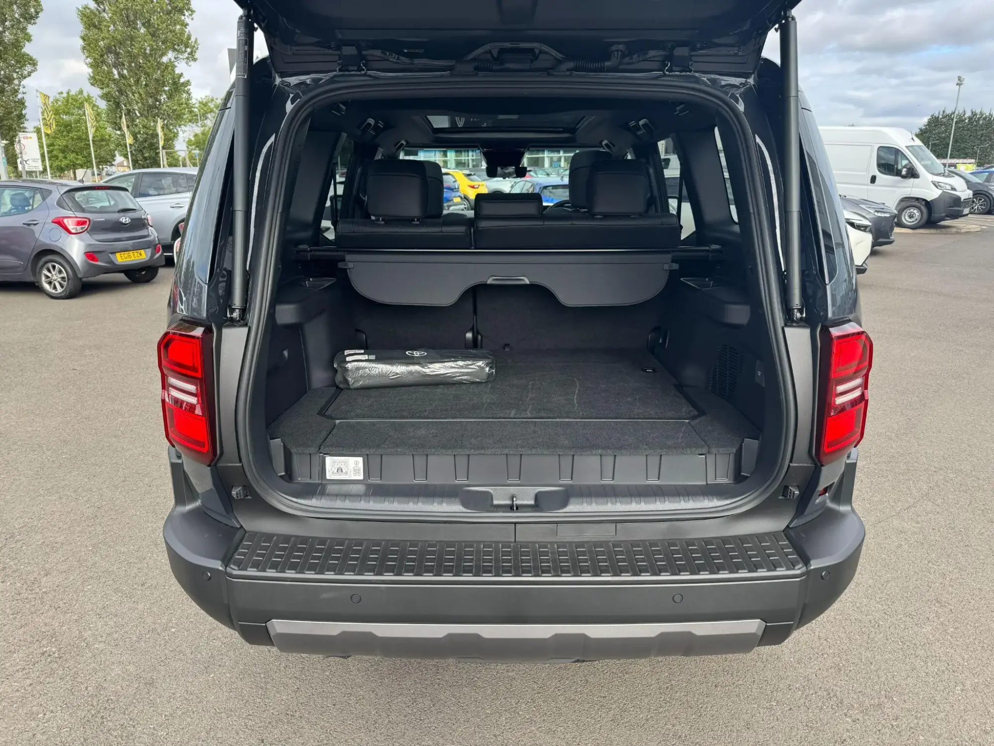 Toyota Land Cruiser Image 10