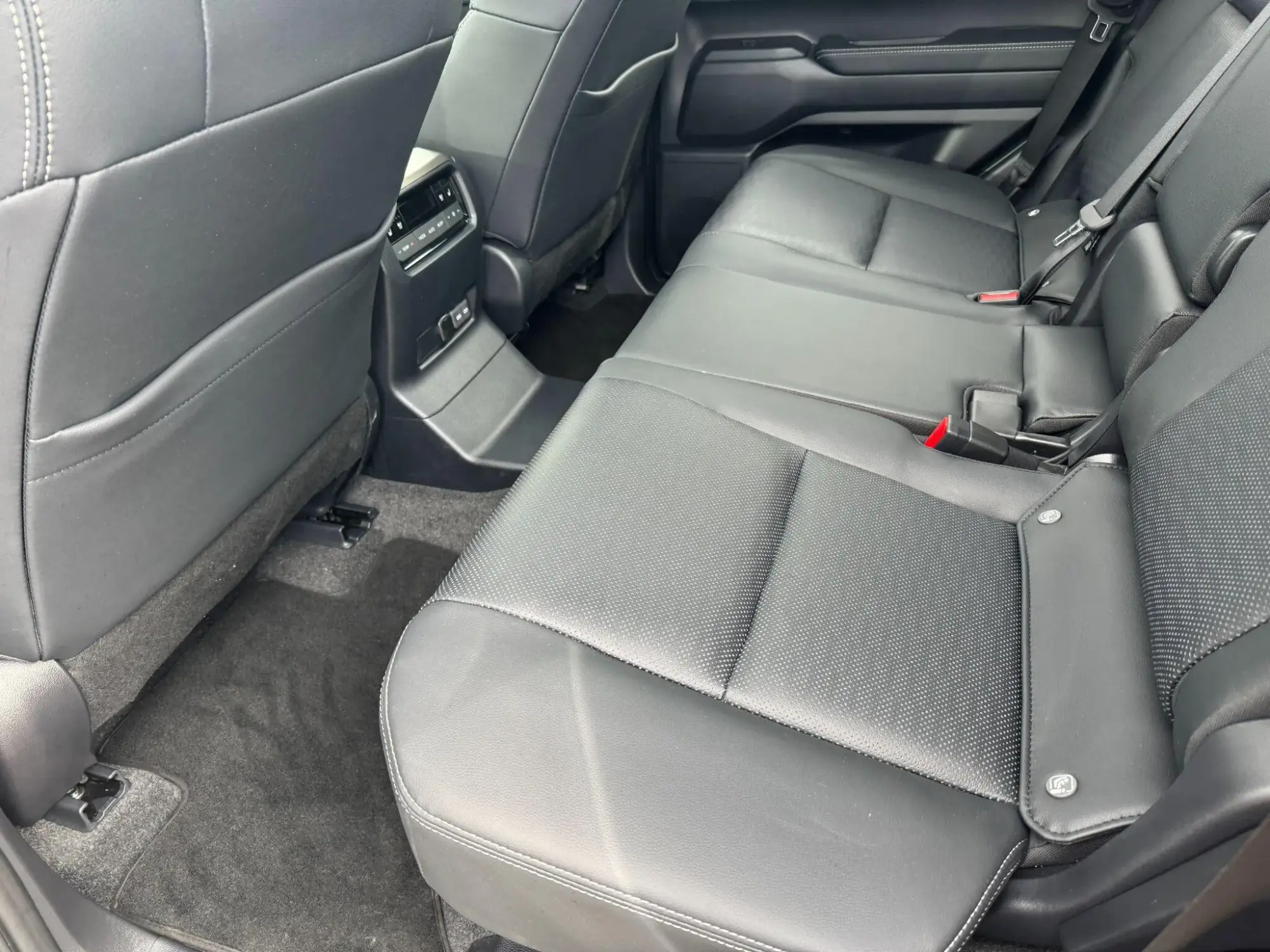 Toyota Land Cruiser Image 13