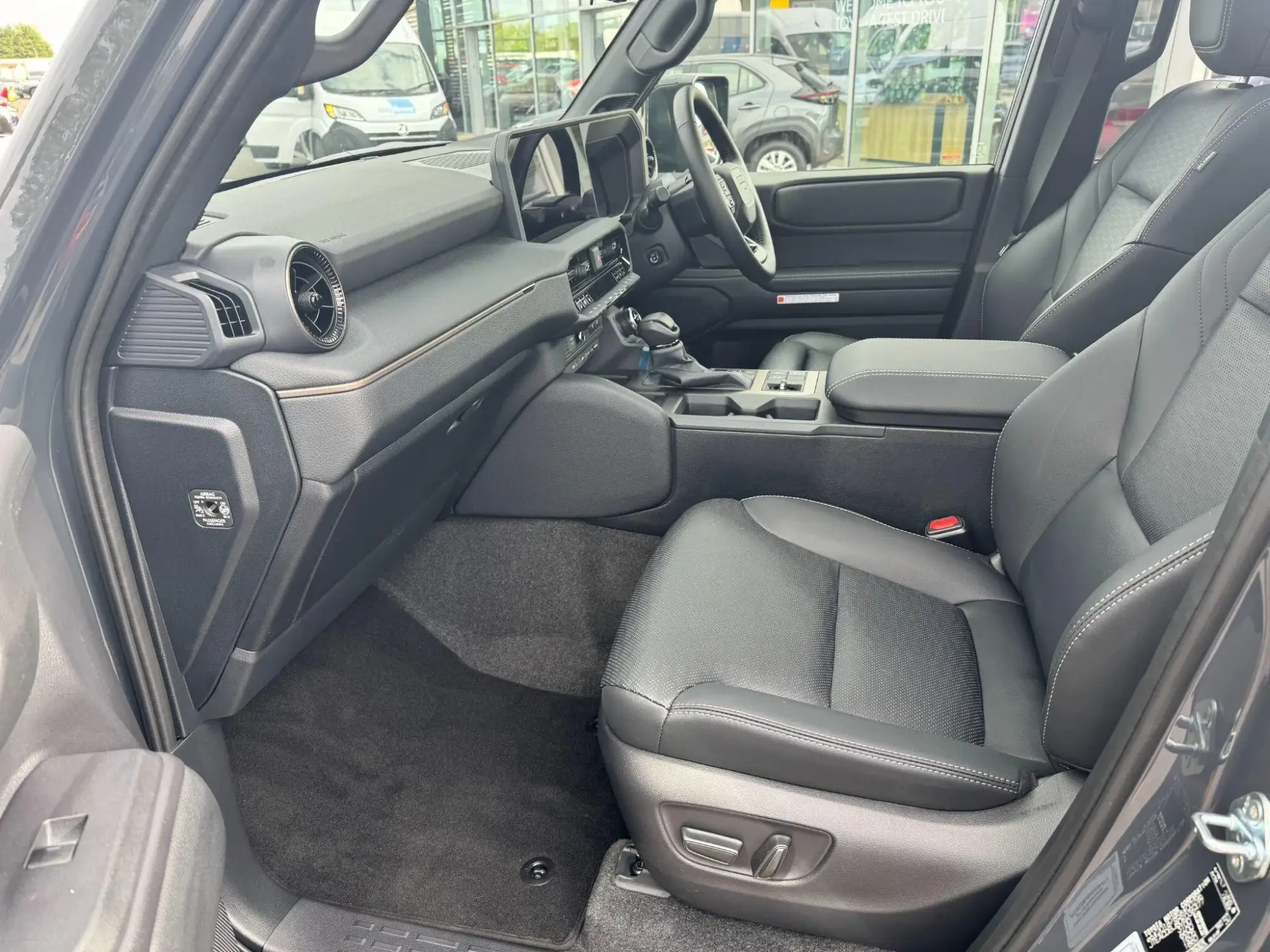 Toyota Land Cruiser Image 14