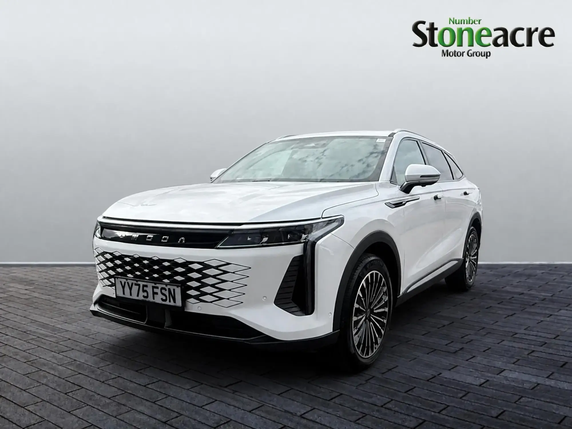 OMODA 9 SHS-P 1.5T SHS 34.46kWh Noble DHT3 4WD Euro 6 (s/s) 5dr YY75FSN Image 2 OMODA 9 SHS-P 1.5T SHS 34.46kWh Noble DHT3 4WD Euro 6 (s/s) 5dr YY75FSN Image 2