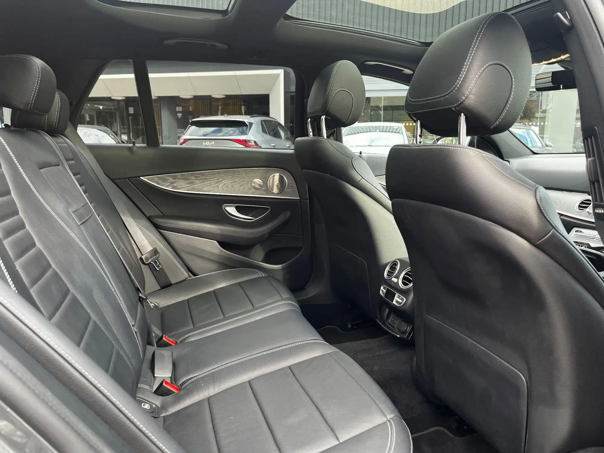 Mercedes-Benz E-Class Image 12 Mercedes-Benz E-Class Image 12