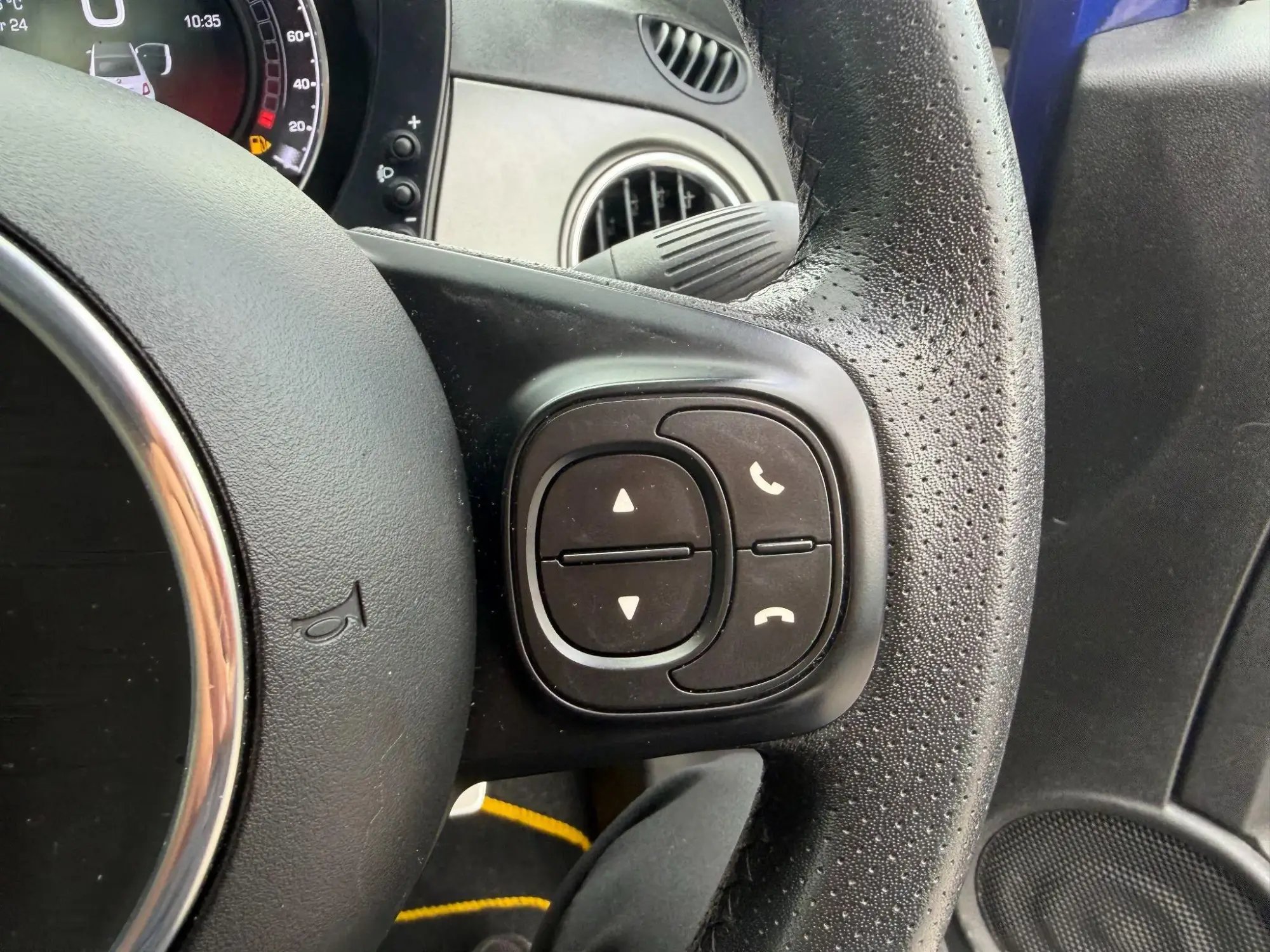 Abarth 595c Image 16 Abarth 595c Image 16