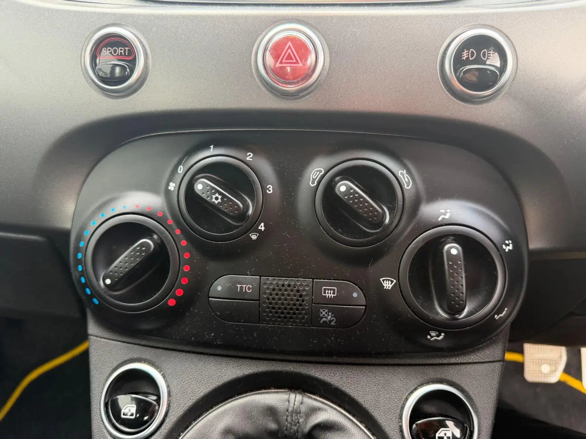 Abarth 595c Image 21 Abarth 595c Image 21