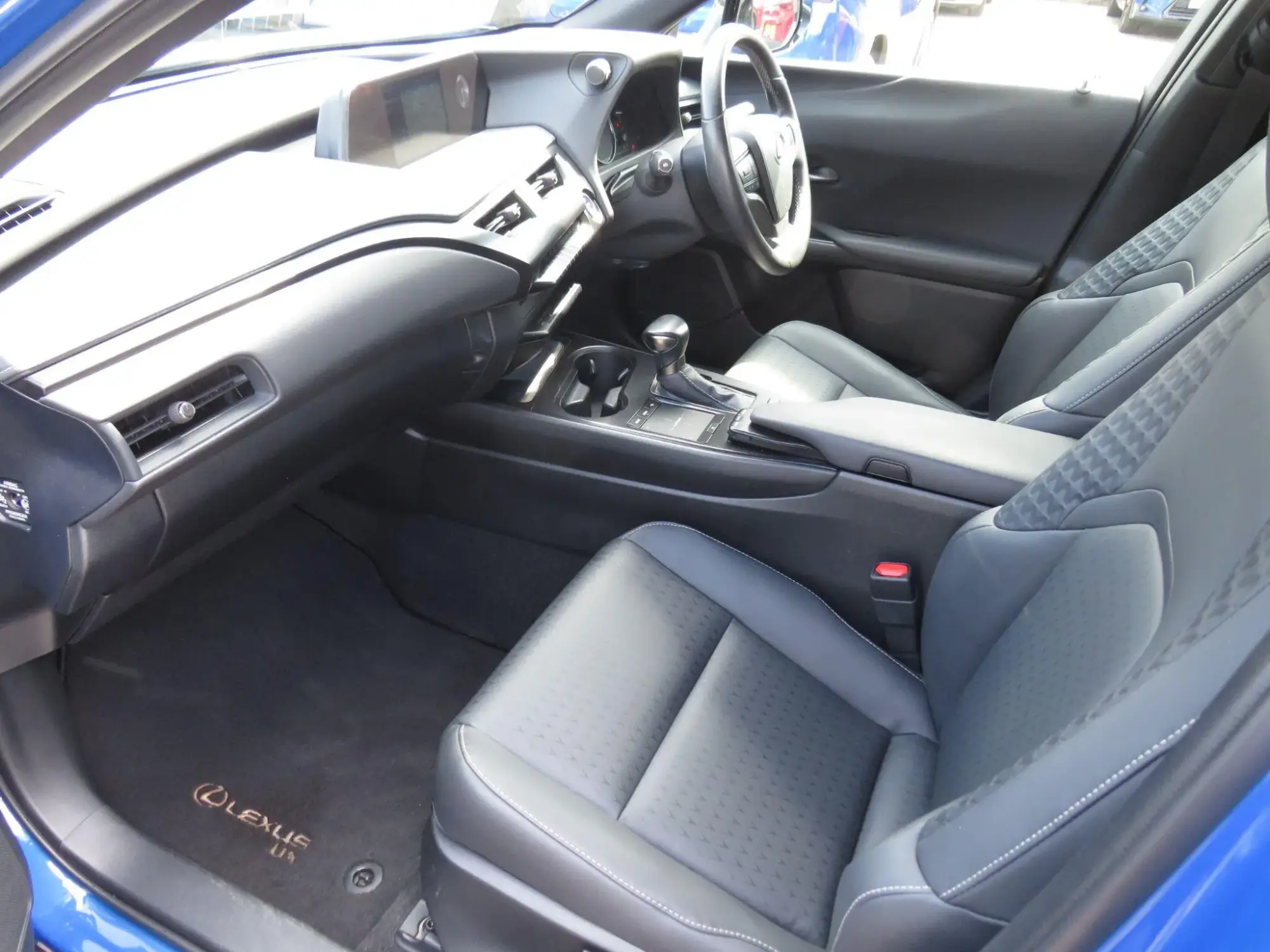 Lexus UX Self-Charging Hybrid Image 12 Lexus UX Self-Charging Hybrid Image 12