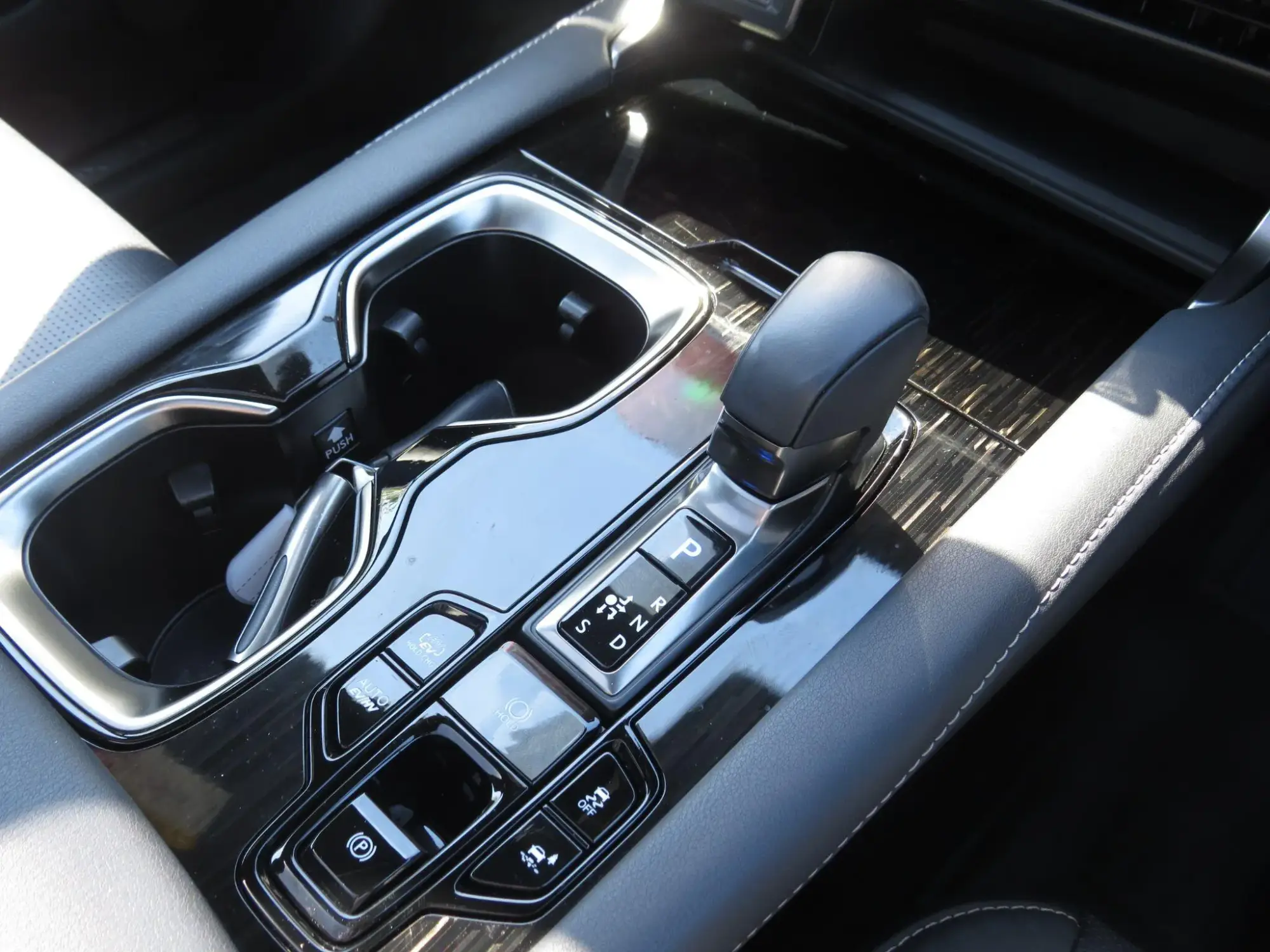 Lexus RX Plug-In Hybrid Image 18 Lexus RX Plug-In Hybrid Image 18