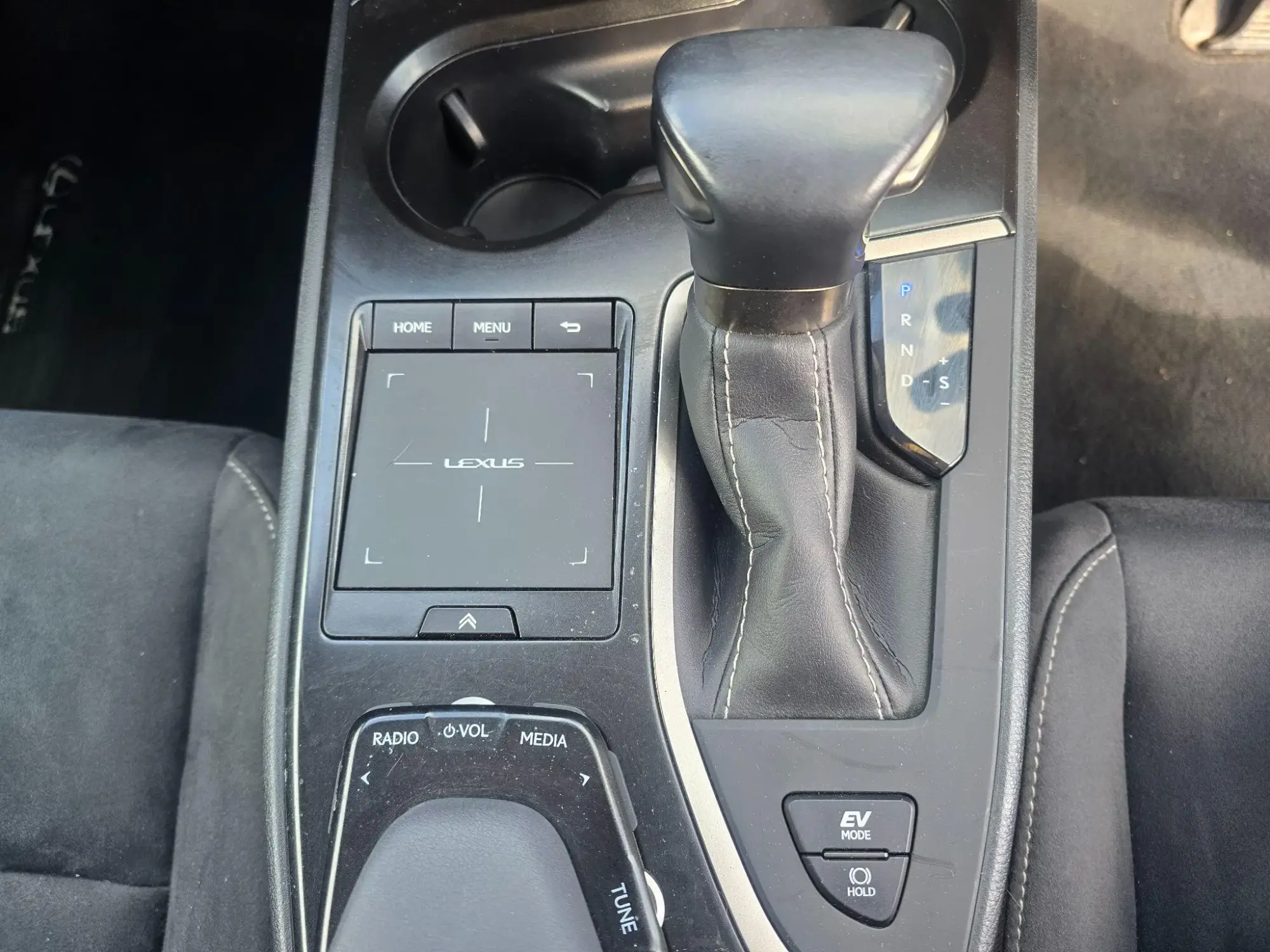 Lexus UX Self-Charging Hybrid Image 17 Lexus UX Self-Charging Hybrid Image 17