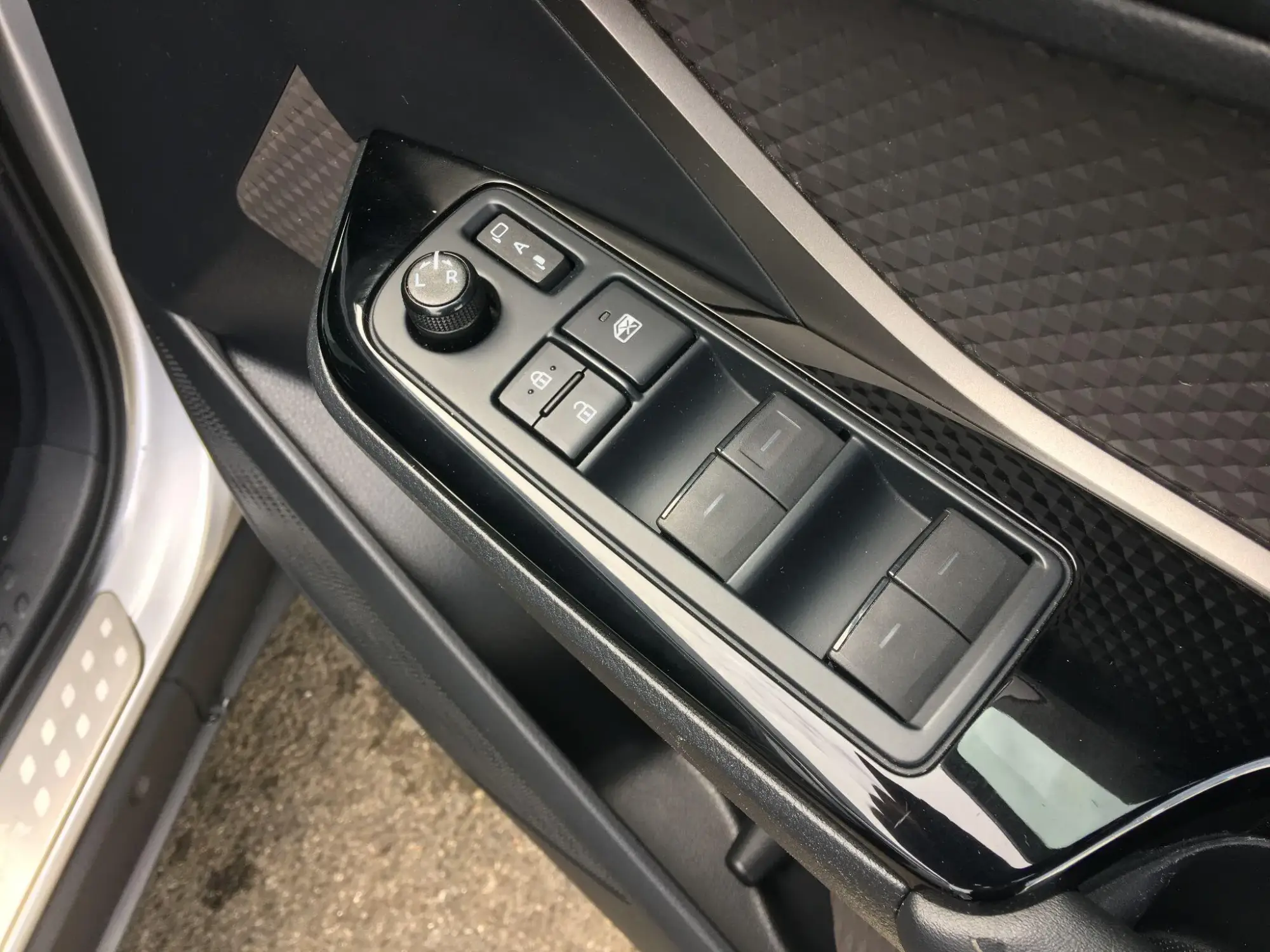 Toyota C-HR Self-Charging Hybrid Image 22 Toyota C-HR Self-Charging Hybrid Image 22