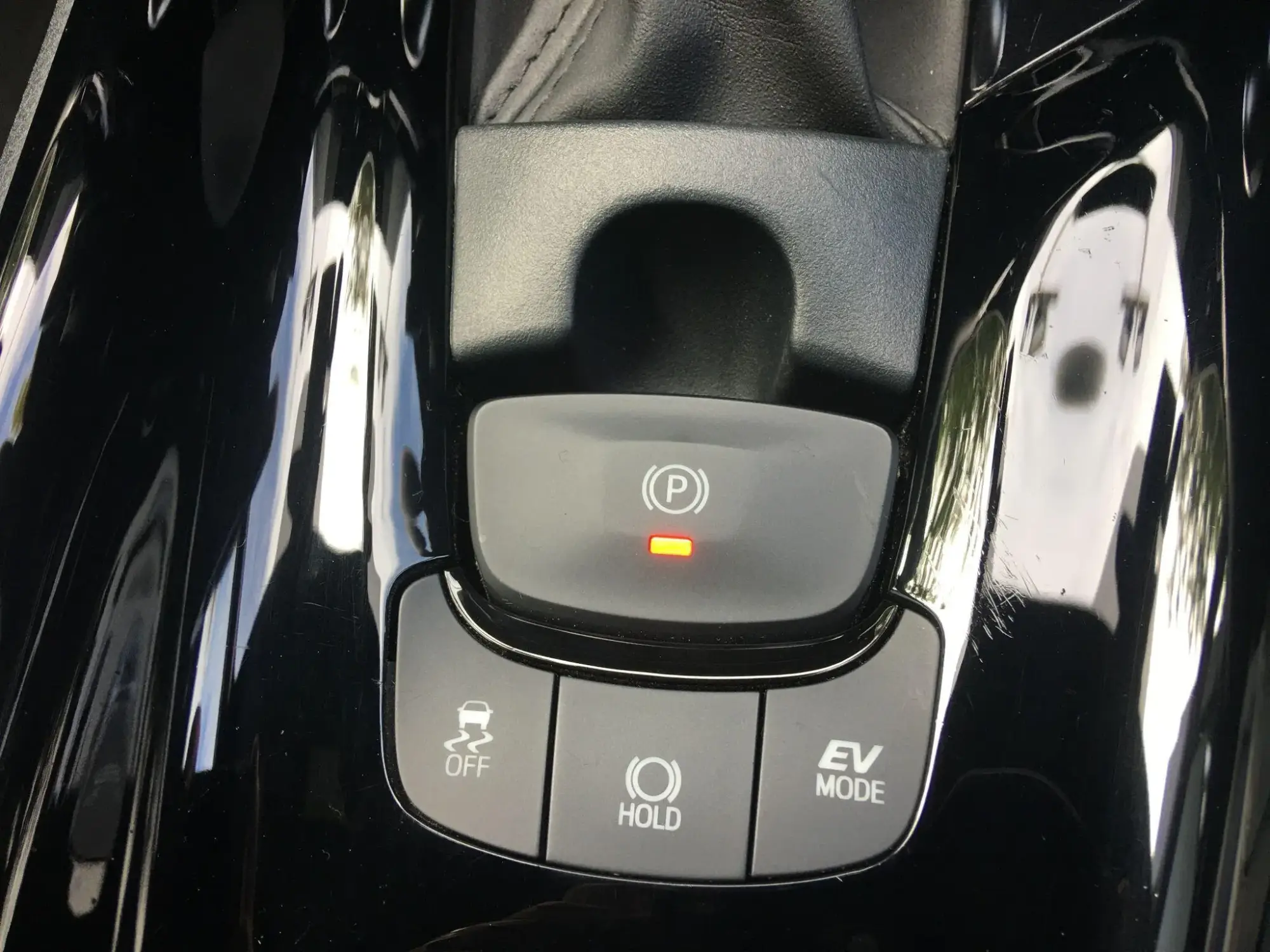 Toyota C-HR Self-Charging Hybrid Image 25 Toyota C-HR Self-Charging Hybrid Image 25