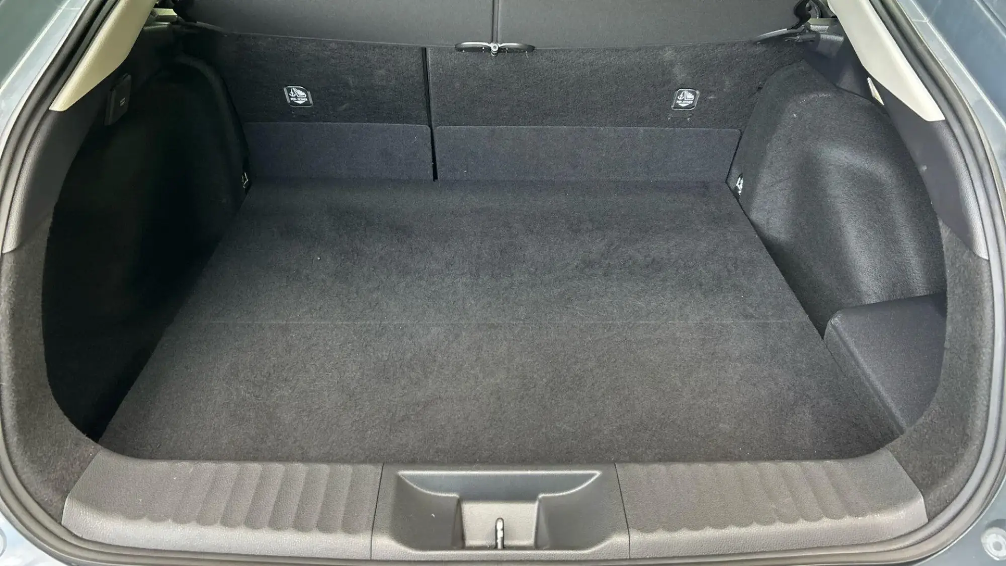 Toyota Prius Plug-in Hybrid Image 16