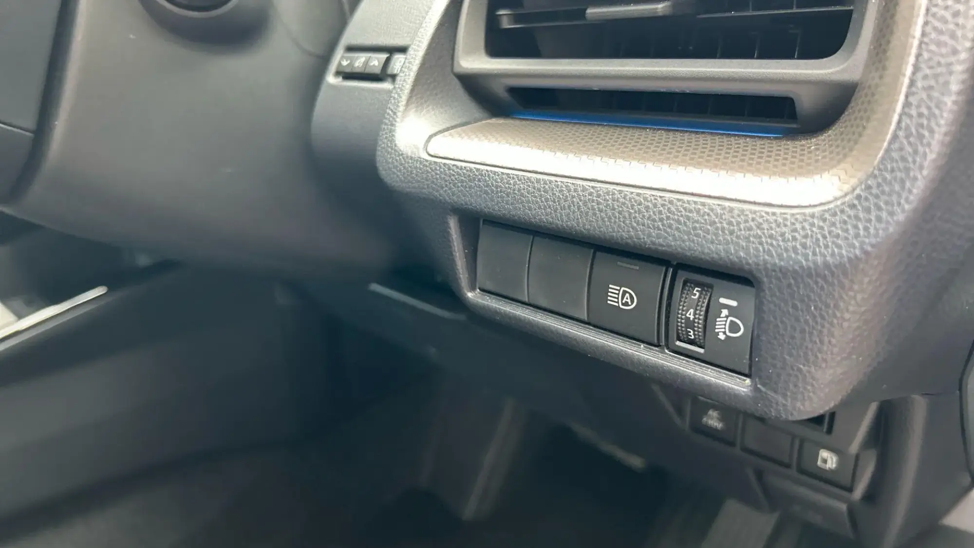 Toyota Prius Plug-in Hybrid Image 38