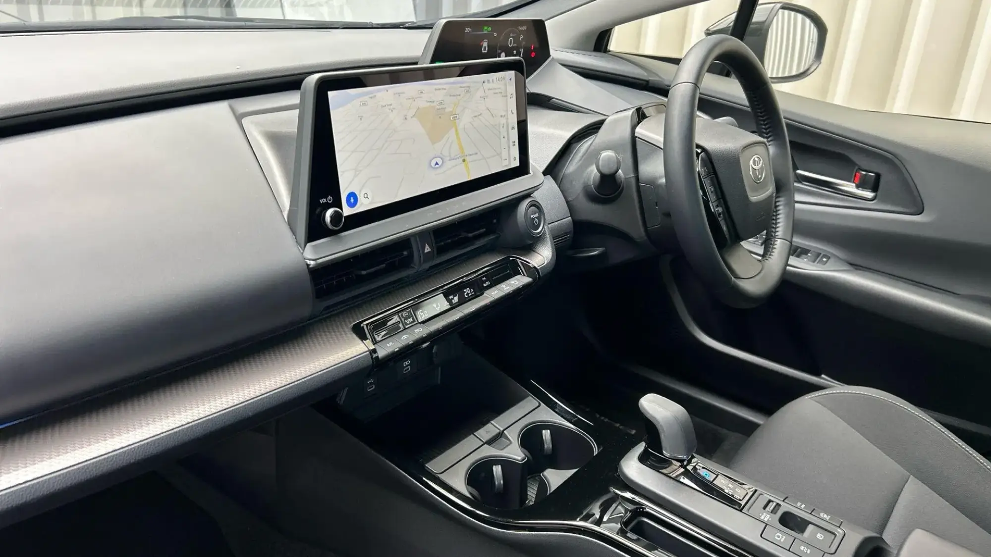 Toyota Prius Plug-in Hybrid Image 40