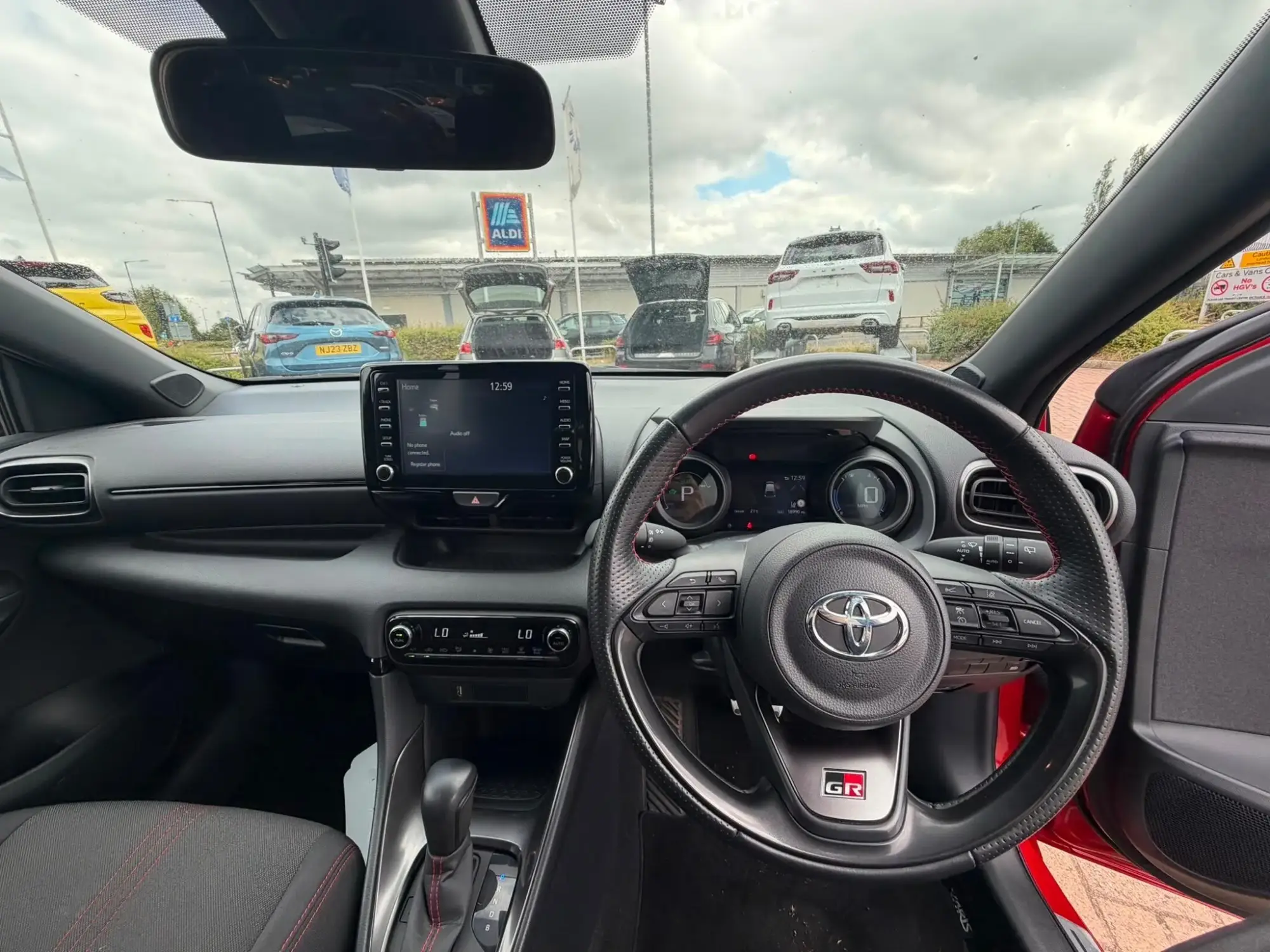 Toyota Yaris Image 10