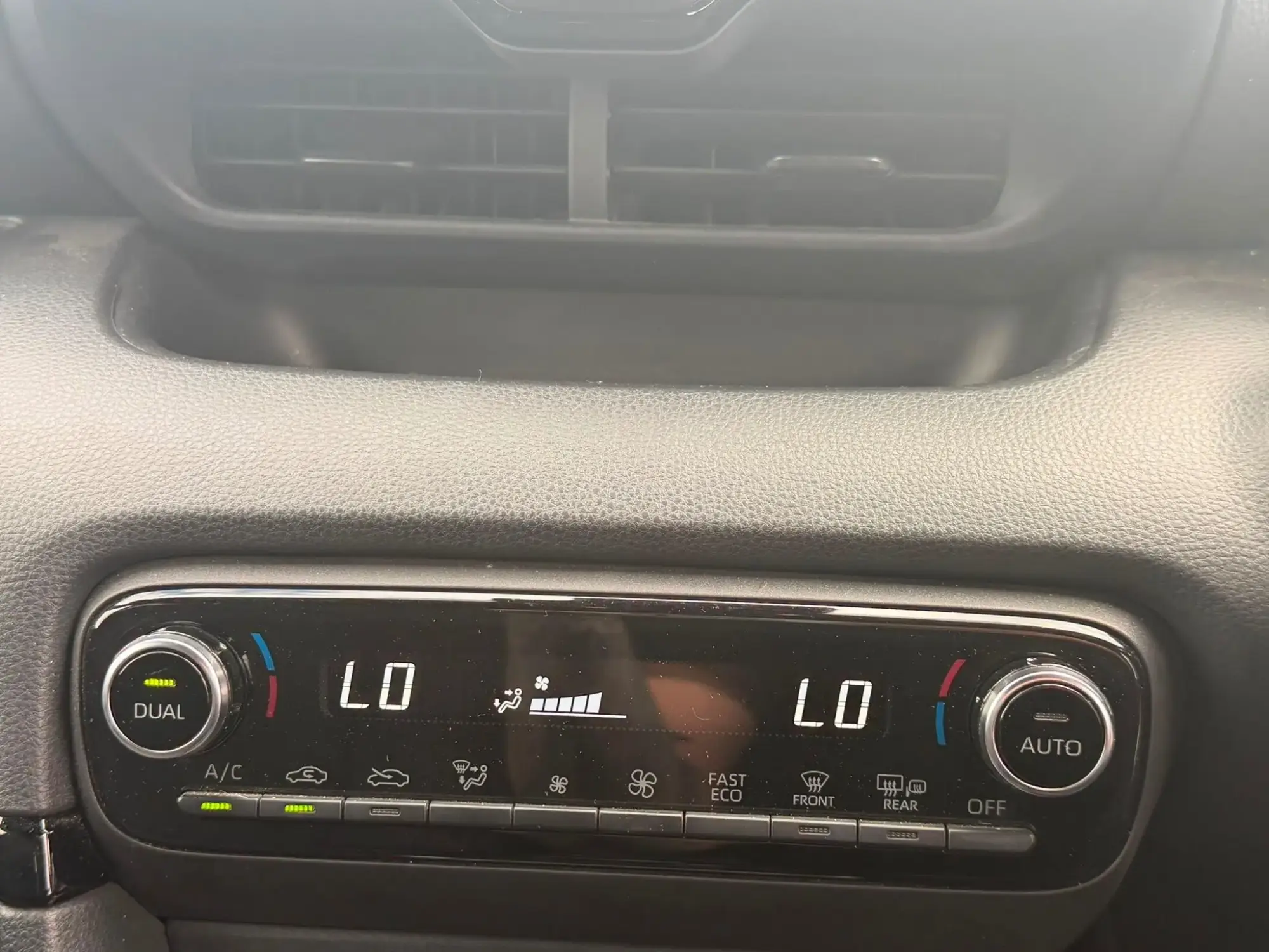 Toyota Yaris Image 16