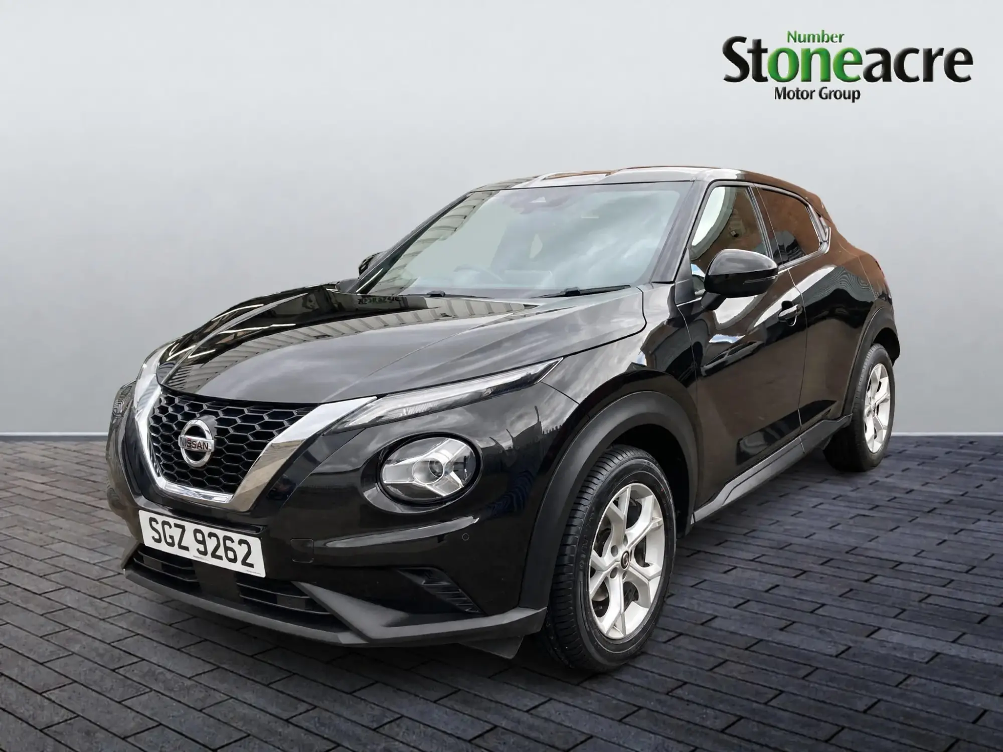 Nissan Juke 1.0 DiG-T N-Connecta 5dr SGZ9262 Image 3 Nissan Juke 1.0 DiG-T N-Connecta 5dr SGZ9262 Image 3