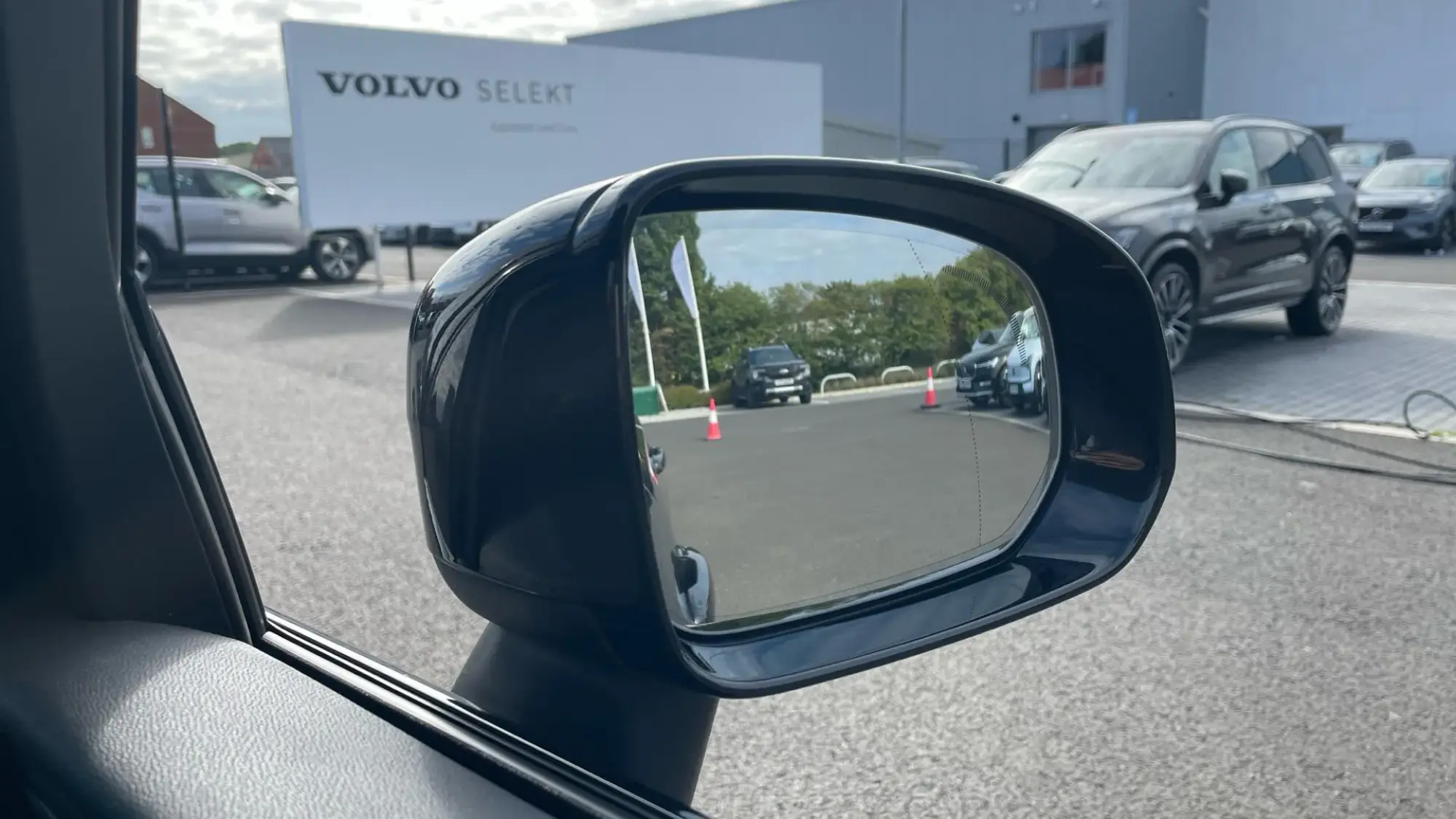 Volvo XC60 Recharge Image 32