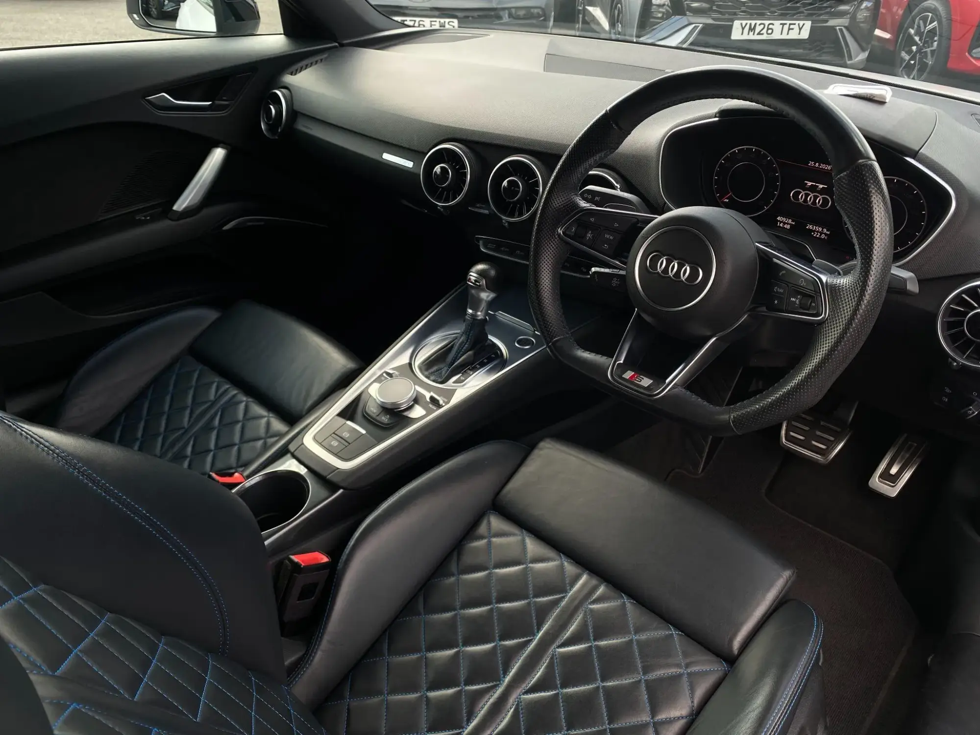 Audi TT Image 12