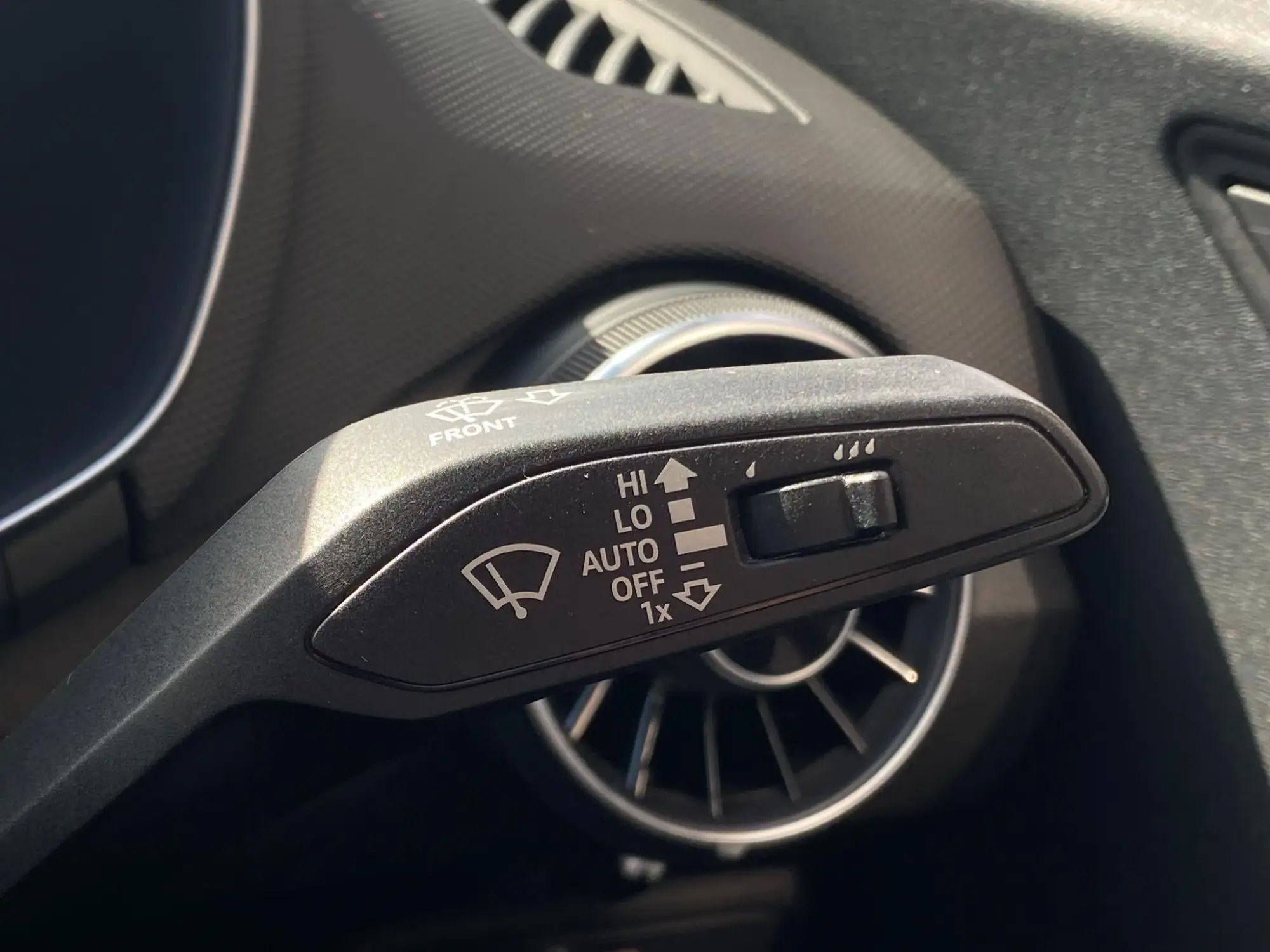 Audi TT Image 22