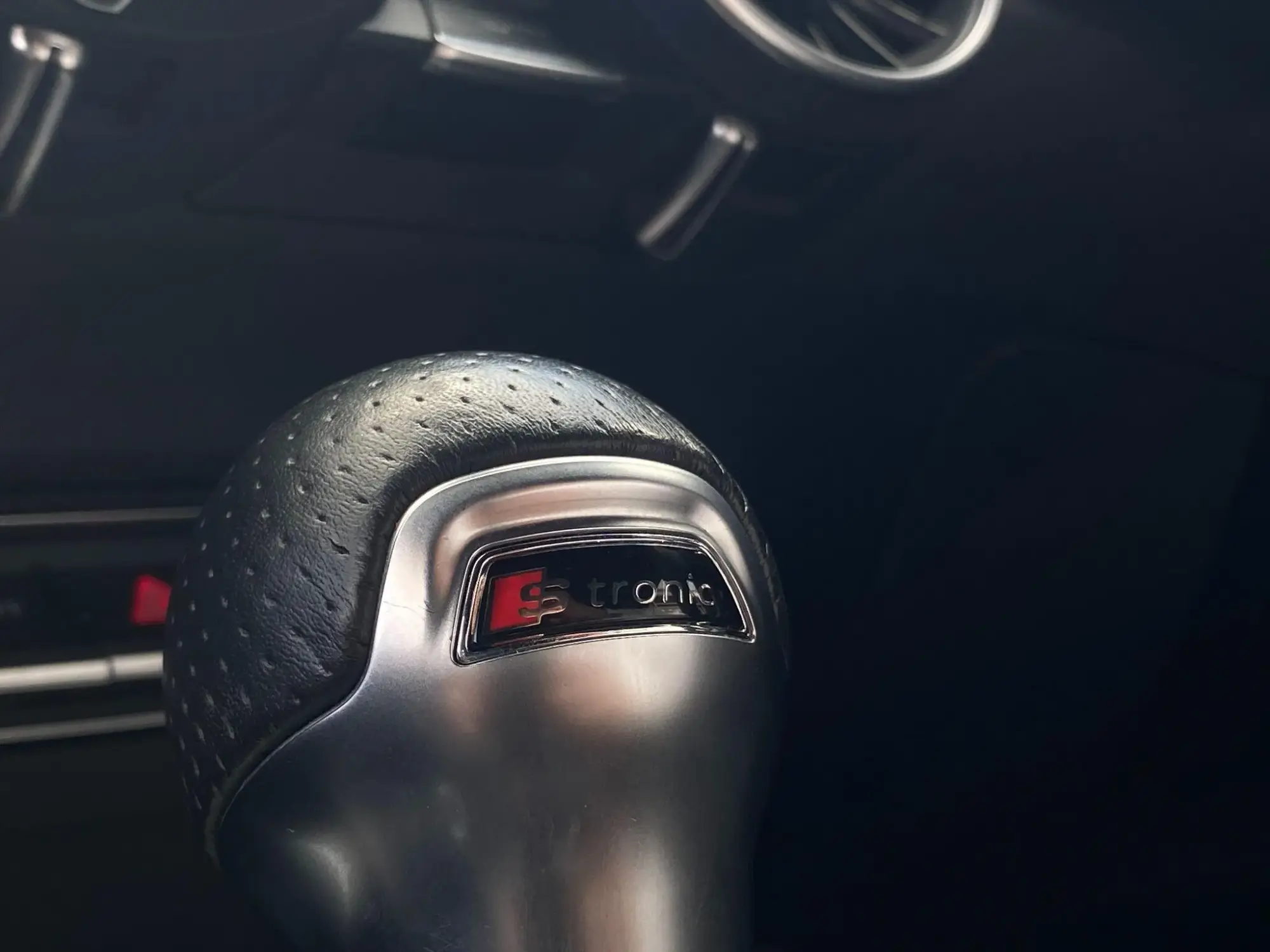 Audi TT Image 26