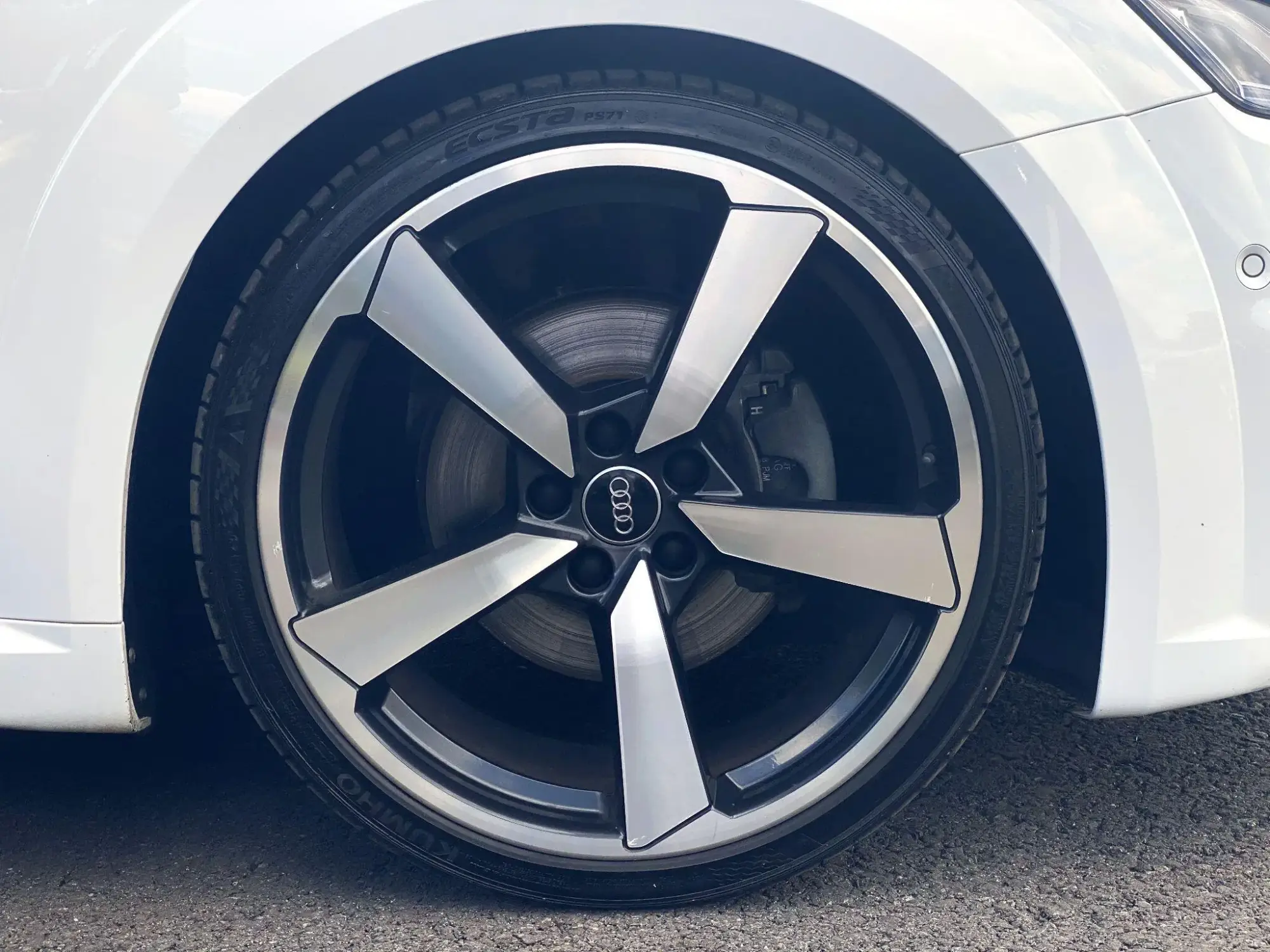 Audi TT Image 28